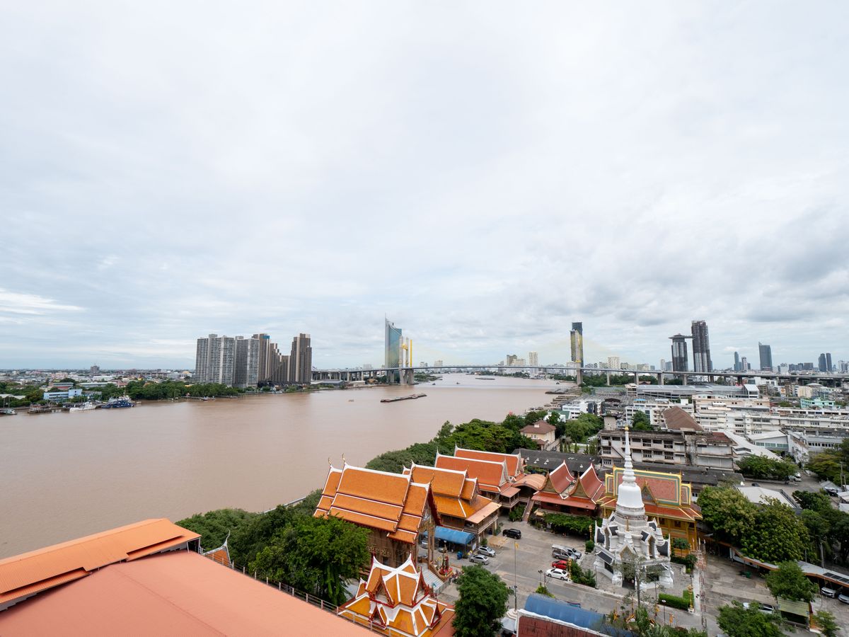 For SaleCondoRama3 (Riverside),Satupadit : Condo for sale, Lumpini Park Riverside Rama 3 Lumpini Park Riverside-Rama 3 condo on the Chao Phraya River. The only place of Lumpini The room is very beautiful, genuine woodwork, unique design, of course. Really full price. Very good value. 1 bedroom, 32