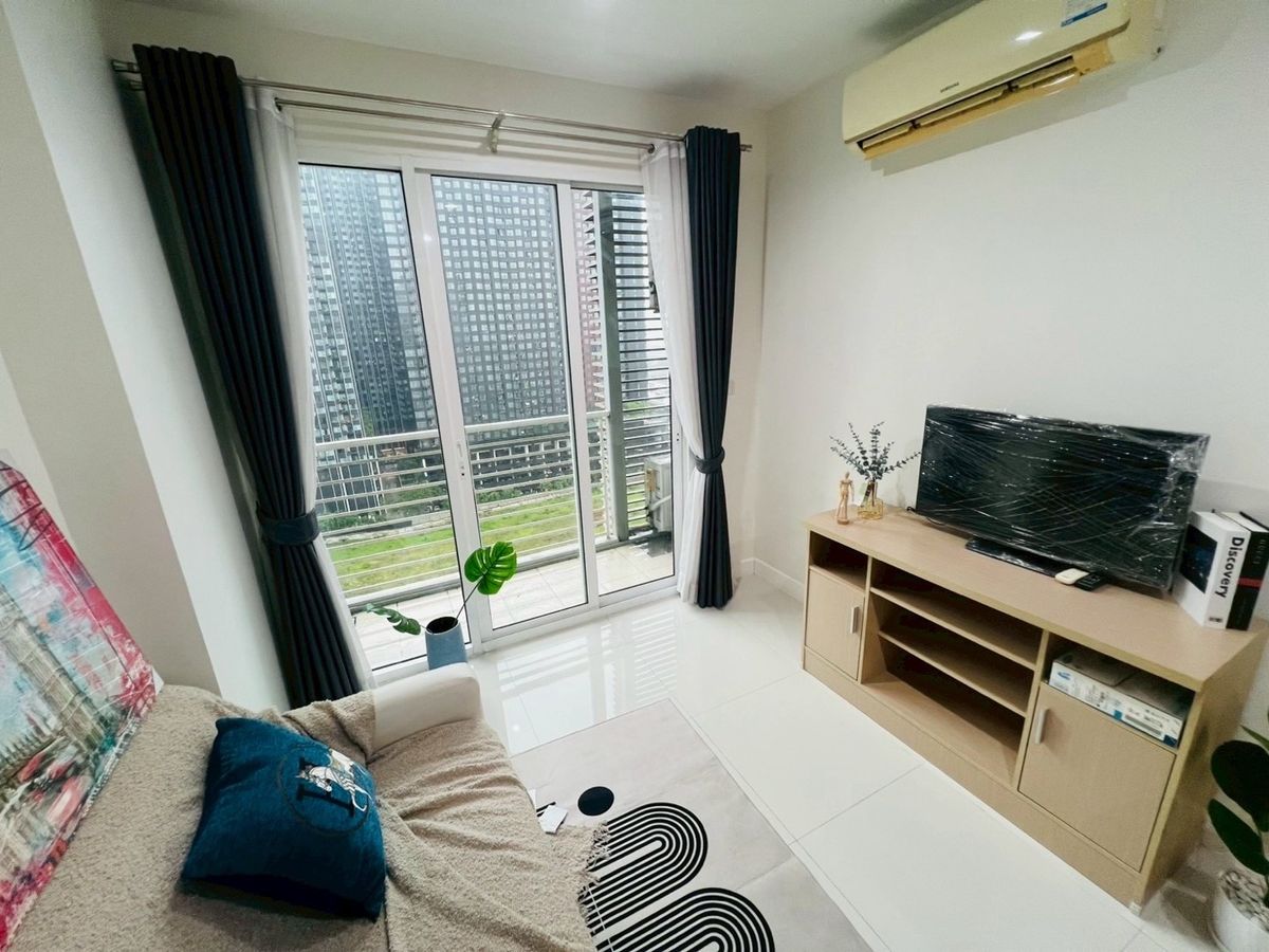 ขายคอนโดพระราม 9 เพชรบุรีตัดใหม่ RCA : 💸 ขายคอนโด The Mark Ratchada-Airportlink ราคา 2.59 ลบ. ขนาด 38 ตร.ม. 1 Bedroom ชั้น 17 เพดานสูง โปร่ง โล่งสบาย ระเบียงกว้างมาก คอนโด High Rise สูงทั้งหมด 25 ชั้น จำนวนยูนิตน้อยเพียง 420 ยูนิต เป็นส่วนตัว ไร้ความวุ่นวาย ที่จอดรถเพียงพอ 
