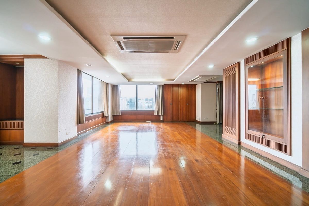 ขายคอนโดสุขุมวิท อโศก ทองหล่อ : 📢 ถูกกว่านี้ ไม่มีอีกแล้ว!ห้องขนาดใหญ่ ใจกลางอโศก ระเบียงใหญ่ เดินทางสะดวกมาก พร้อมสิ่งอำนวยความสะดวกครบครัน เหมาะทั้งอยู่เองและลงทุน