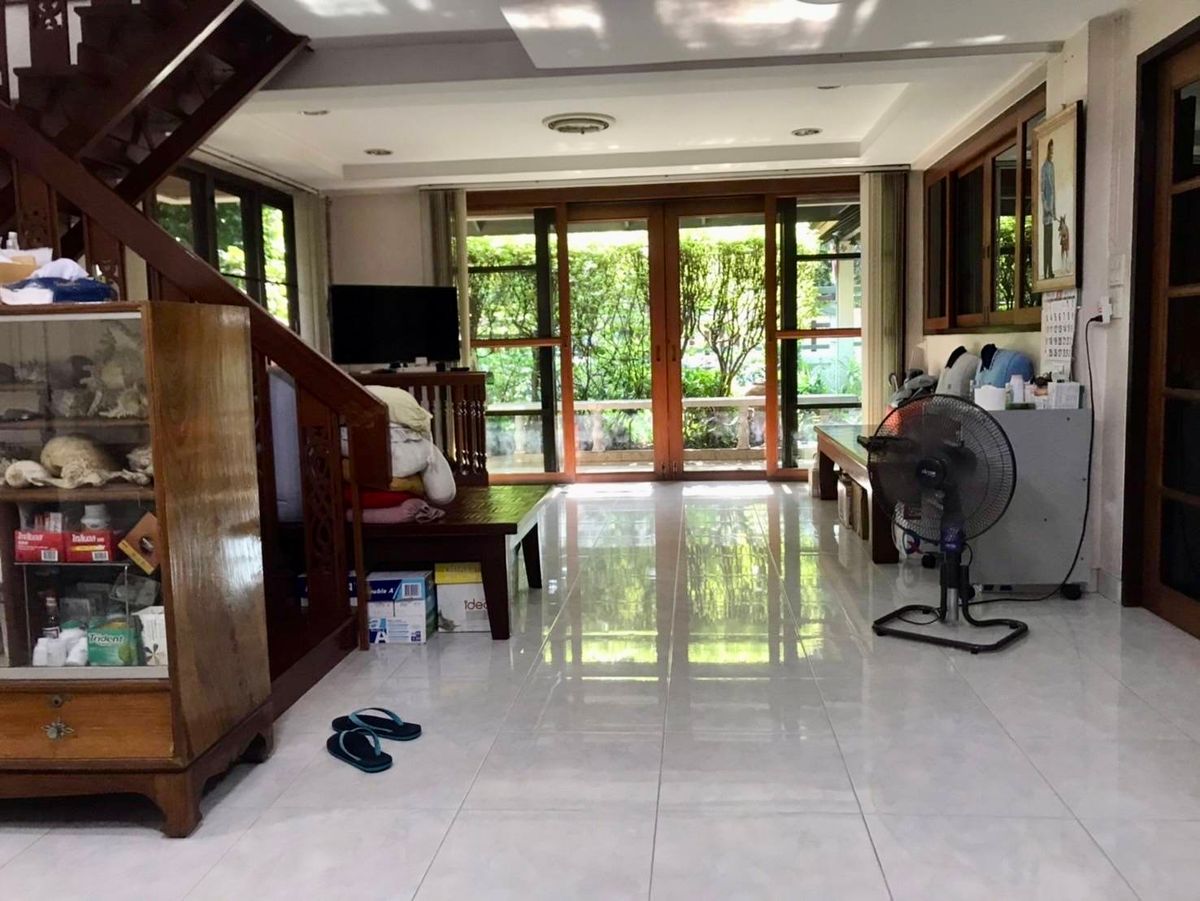 ขายบ้านพัฒนาการ ศรีนครินทร์ : ขายบ้านเดี่ยว 2 ชั้น ทำเลศักยภาพ – Seri Rama 9 Soi 58 Yaek 8 บ้านเดี่ยว 2 ชั้น พื้นที่กว้างขวาง พร้อมเรือนรับรองในพื้นที่เดียวกัน เหมาะสำหรับครอบครัวใหญ่หรือผู้ที่ต้องการพื้นที่ใช้สอยครบครัน