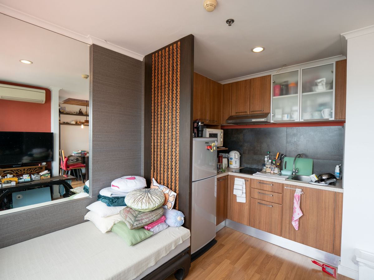 For SaleCondoRama3 (Riverside),Satupadit : Condo for sale, Lumpini Park Riverside Rama 3 Lumpini Park Riverside-Rama 3 condo on the Chao Phraya River. The only place of Lumpini The room is very beautiful, genuine woodwork, unique design, of course. Really full price. Very good value. 1 bedroom, 32