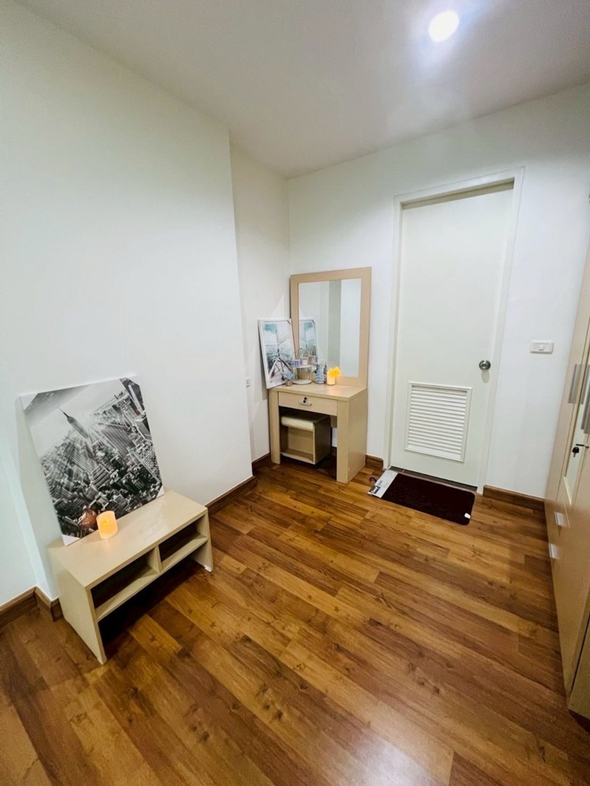 ขายคอนโดพระราม 9 เพชรบุรีตัดใหม่ RCA : 💸 ขายคอนโด The Mark Ratchada-Airportlink ราคา 2.59 ลบ. ขนาด 38 ตร.ม. 1 Bedroom ชั้น 17 เพดานสูง โปร่ง โล่งสบาย ระเบียงกว้างมาก คอนโด High Rise สูงทั้งหมด 25 ชั้น จำนวนยูนิตน้อยเพียง 420 ยูนิต เป็นส่วนตัว ไร้ความวุ่นวาย ที่จอดรถเพียงพอ 
