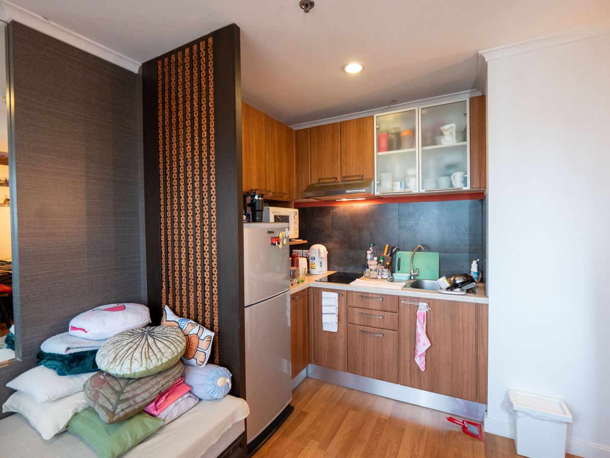 For SaleCondoRama3 (Riverside),Satupadit : Condo for sale, Lumpini Park Riverside Rama 3 Lumpini Park Riverside-Rama 3 condo on the Chao Phraya River. The only place of Lumpini The room is very beautiful, genuine woodwork, unique design, of course. Really full price. Very good value. 1 bedroom, 32