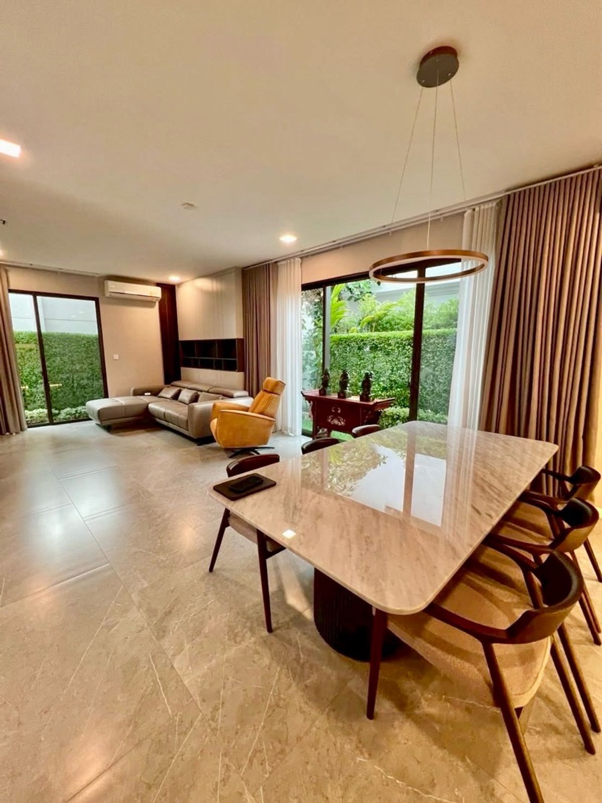 บ้านสมุทรปราการ สำโรง : 📢👇บ้านทำเลศักยภาพ! บ้านแปลงมุมในโครงการมัณฑนา บางนา กม.15 ใกล้คลับเฮาส์และทะเลสาบ พร้อม EV Charger