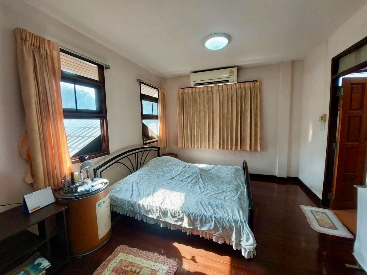 ขายบ้านพัฒนาการ ศรีนครินทร์ : ขายบ้านเดี่ยว 2 ชั้น ทำเลศักยภาพ – Seri Rama 9 Soi 58 Yaek 8 บ้านเดี่ยว 2 ชั้น พื้นที่กว้างขวาง พร้อมเรือนรับรองในพื้นที่เดียวกัน เหมาะสำหรับครอบครัวใหญ่หรือผู้ที่ต้องการพื้นที่ใช้สอยครบครัน