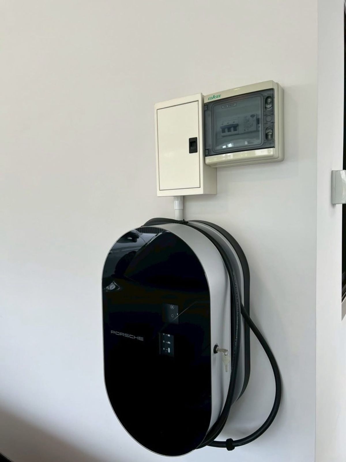 บ้านสมุทรปราการ สำโรง : 📢👇บ้านทำเลศักยภาพ! บ้านแปลงมุมในโครงการมัณฑนา บางนา กม.15 ใกล้คลับเฮาส์และทะเลสาบ พร้อม EV Charger