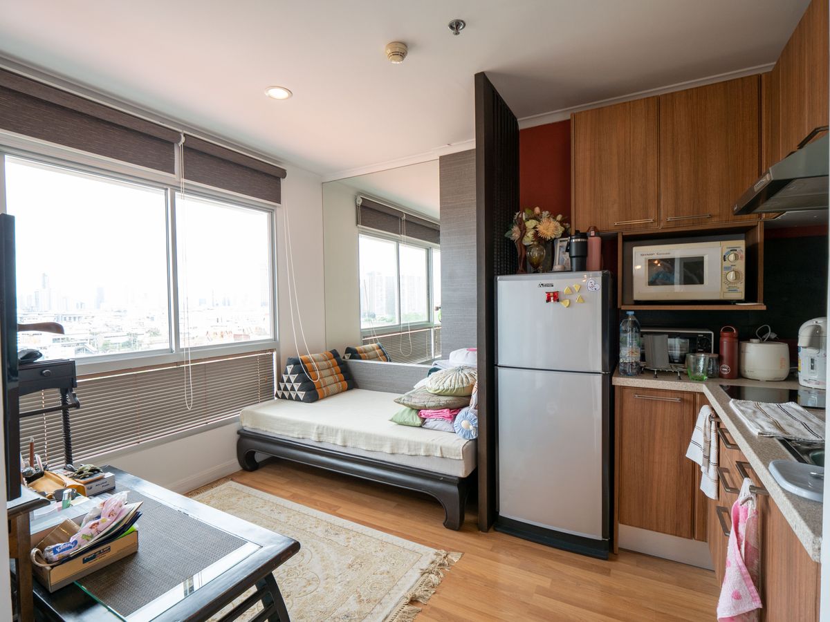 For SaleCondoRama3 (Riverside),Satupadit : Condo for sale, Lumpini Park Riverside Rama 3 Lumpini Park Riverside-Rama 3 condo on the Chao Phraya River. The only place of Lumpini The room is very beautiful, genuine woodwork, unique design, of course. Really full price. Very good value. 1 bedroom, 32