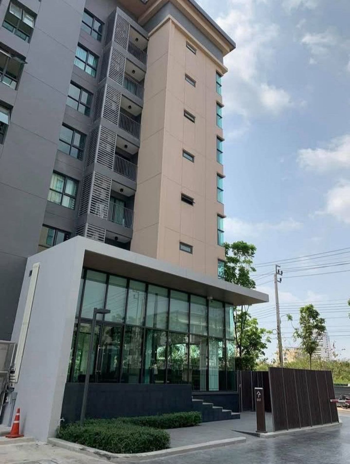 For SaleCondoBangna, Bearing, Lasalle : Urgent sale !! Good price !! ASPEN LASALLE Condo (Spen Lasal), near BTS, Yellow Line, B1 Building B1, Floor 6, Size 24 sqm. Price 1,280,000 baht.
