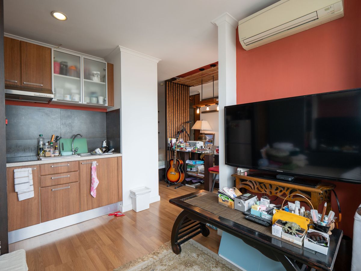 For SaleCondoRama3 (Riverside),Satupadit : Condo for sale, Lumpini Park Riverside Rama 3 Lumpini Park Riverside-Rama 3 condo on the Chao Phraya River. The only place of Lumpini The room is very beautiful, genuine woodwork, unique design, of course. Really full price. Very good value. 1 bedroom, 32