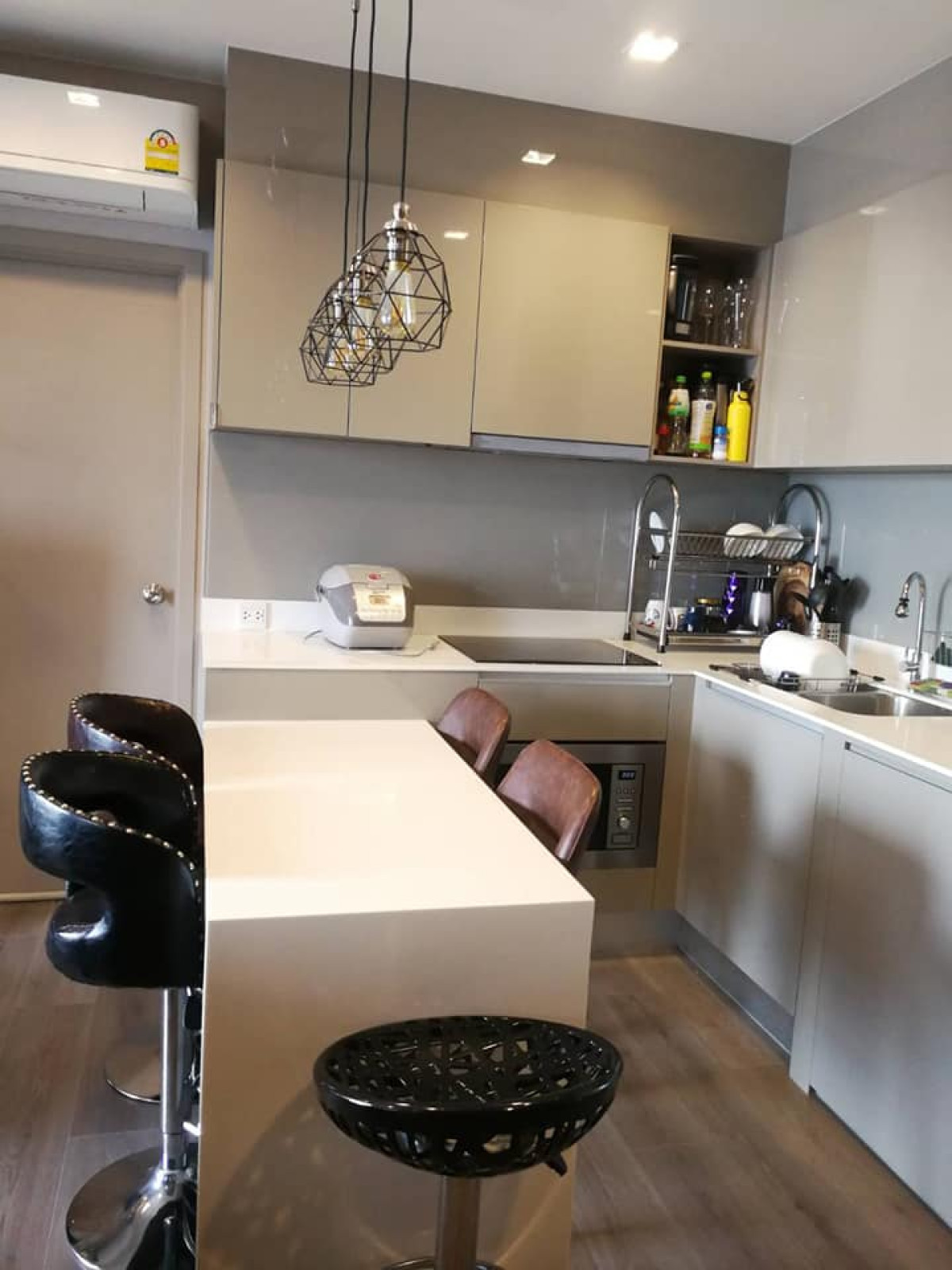 For RentCondoSamut Prakan,Samrong : For Rent Condo , The Metropolis Samrong Interchange , BTS-Samrong , Samrong Nuea , Mueang Samut Prakan , Samut Prakarn ,  CX-89587