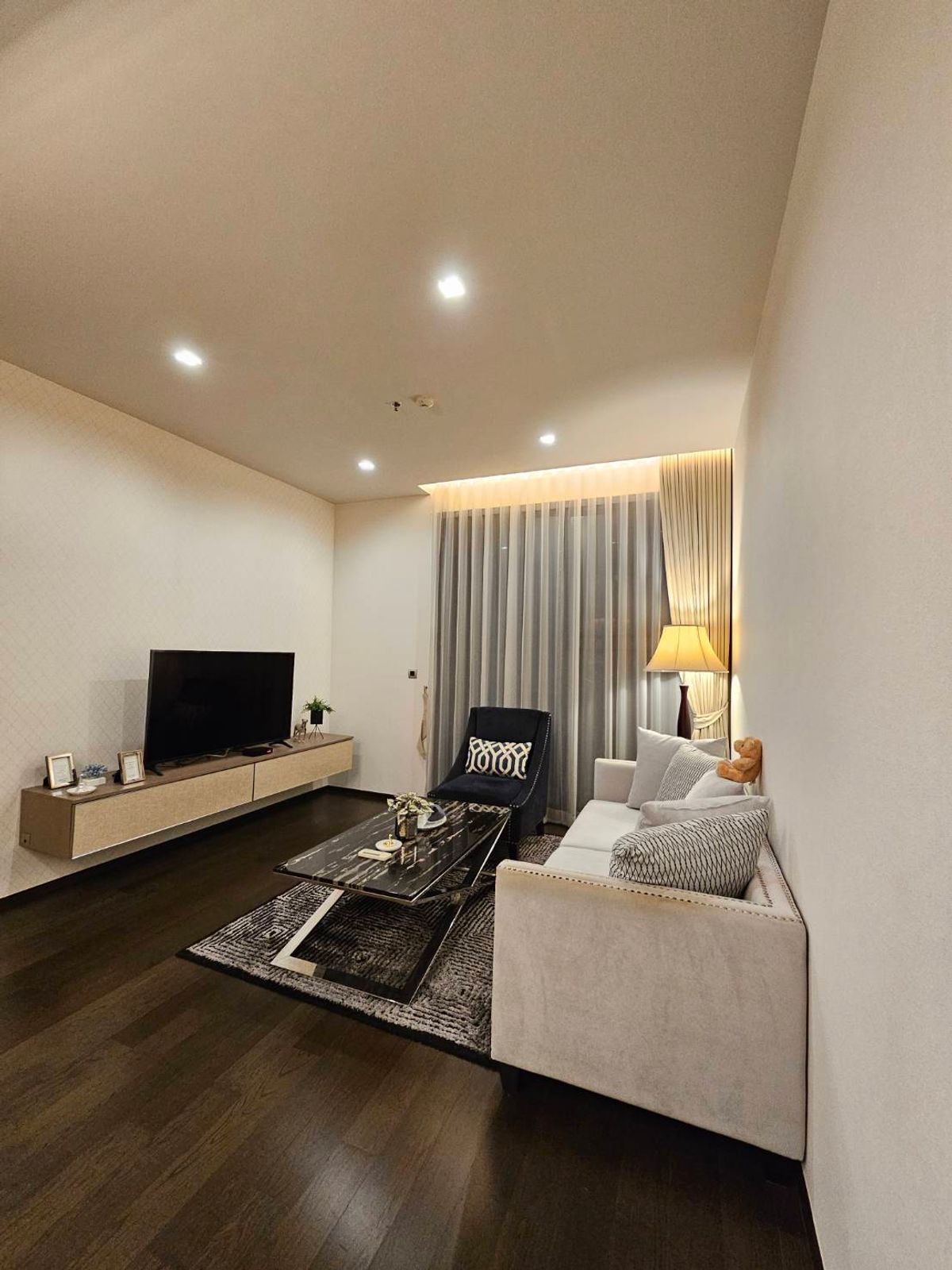 For RentCondoSukhumvit, Asoke, Thonglor : For Rent 1 Bedroom 59 SQ.M Nice Decoration Ready to Move in (Negotiation)