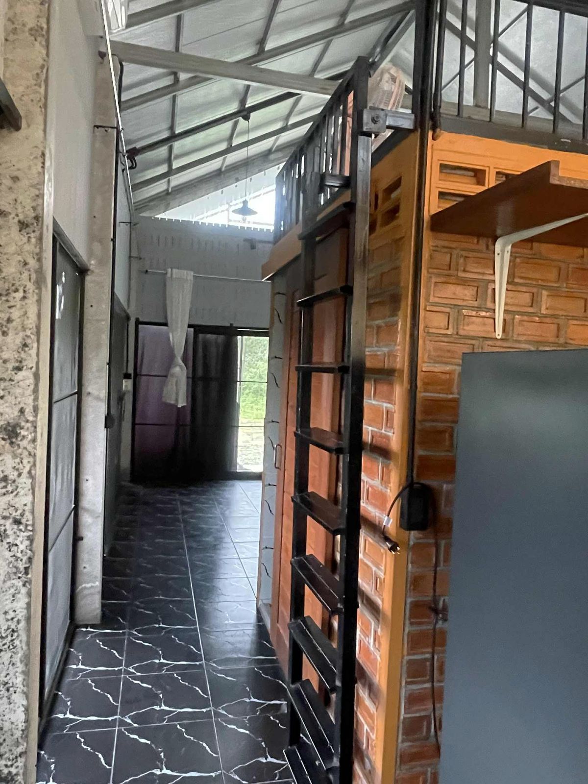 ขายบ้านสระบุรี : ขายบ้านพักตากอากาศพร้อมที่ดิน  1 ไร่ 2 งาน   ต.ชะอม  อ.แก่งคอย  สระบุรี