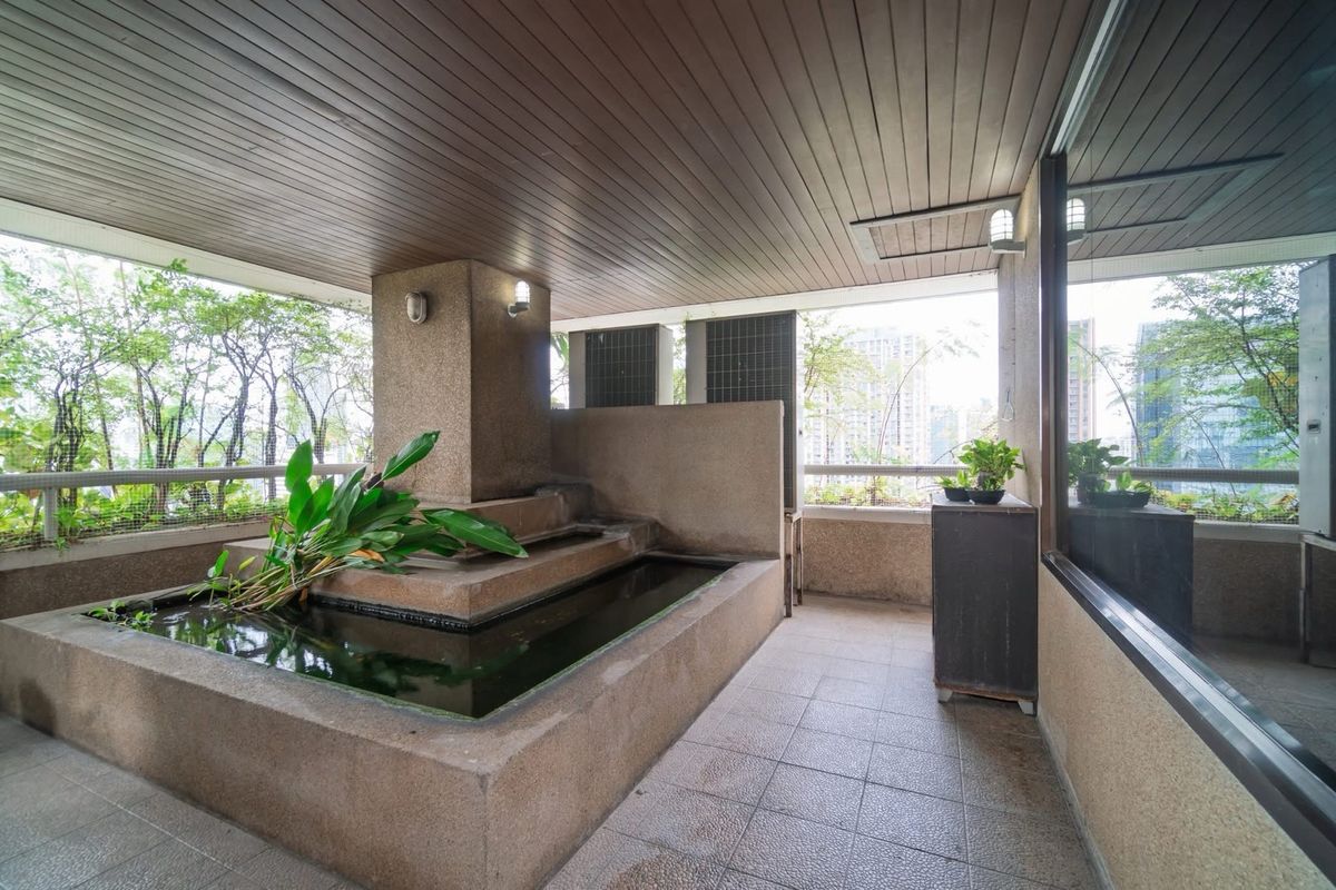 ขายคอนโดสุขุมวิท อโศก ทองหล่อ : 📢 ถูกกว่านี้ ไม่มีอีกแล้ว!ห้องขนาดใหญ่ ใจกลางอโศก ระเบียงใหญ่ เดินทางสะดวกมาก พร้อมสิ่งอำนวยความสะดวกครบครัน เหมาะทั้งอยู่เองและลงทุน