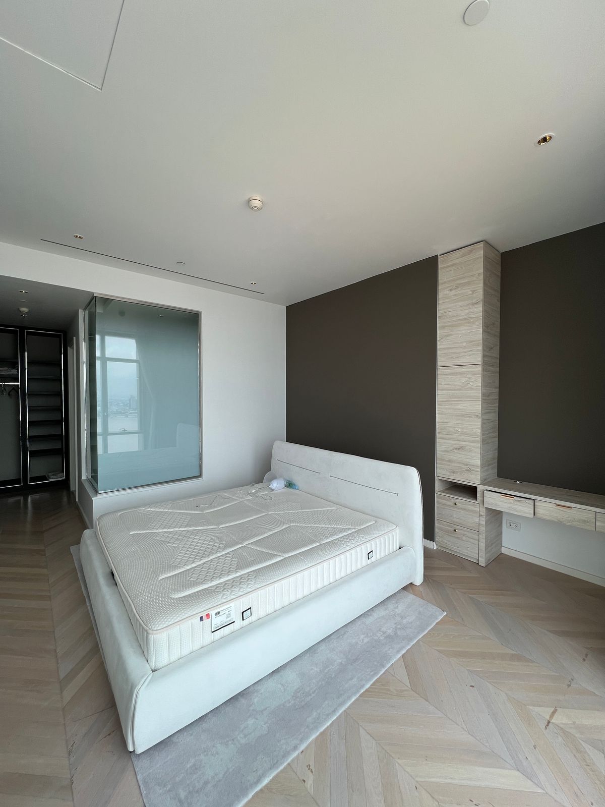 ให้เช่าคอนโดสาทร นราธิวาส : 137 ตร.ม. 2 ห้องนอน ที่ Four Seasons Private Residences กรุงเทพ ริมแม่น้ำเจ้าพระยา