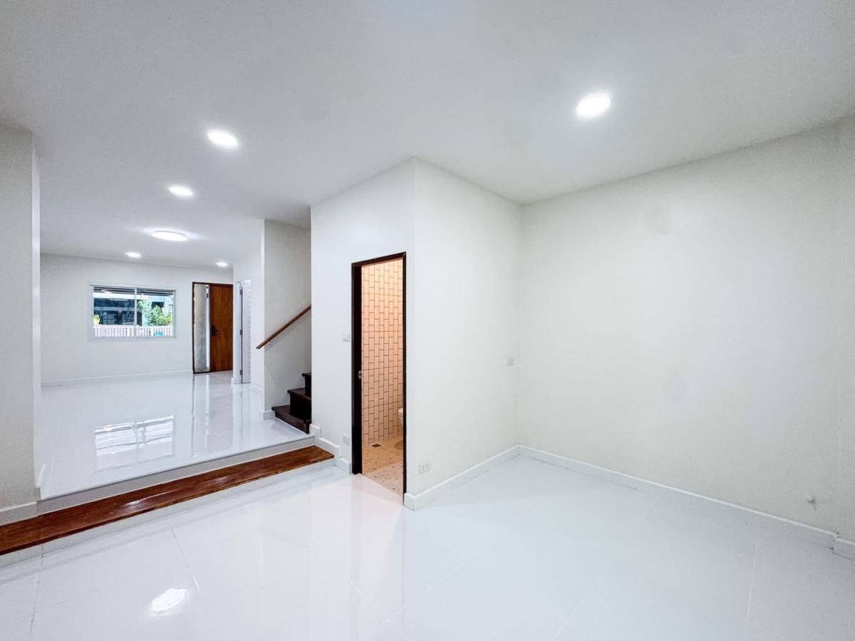 For SaleTownhomeChokchai 4, Ladprao 71, Ladprao 48, : 🔥 Best Deal Today! 84 Mansion Townhome, newly renovated, ready to move in. Just a 14-minute walk to MRT Lat Phrao 71. Price only 3.59 MB with 7.6%* yield.