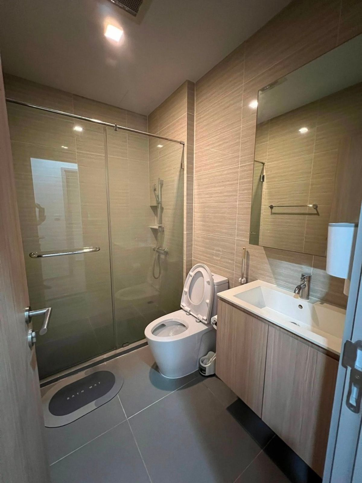 For SaleCondoSapankwai,Jatujak : 🌟 M Jatujak 🌟 Rare Unit Corner Room 56 sq.m.  Best layout in the project 🏡 Near BTS/MRT 🚆 Fully furnished, ready to move in, never rented out  ✅ Yield up to 6%* per year