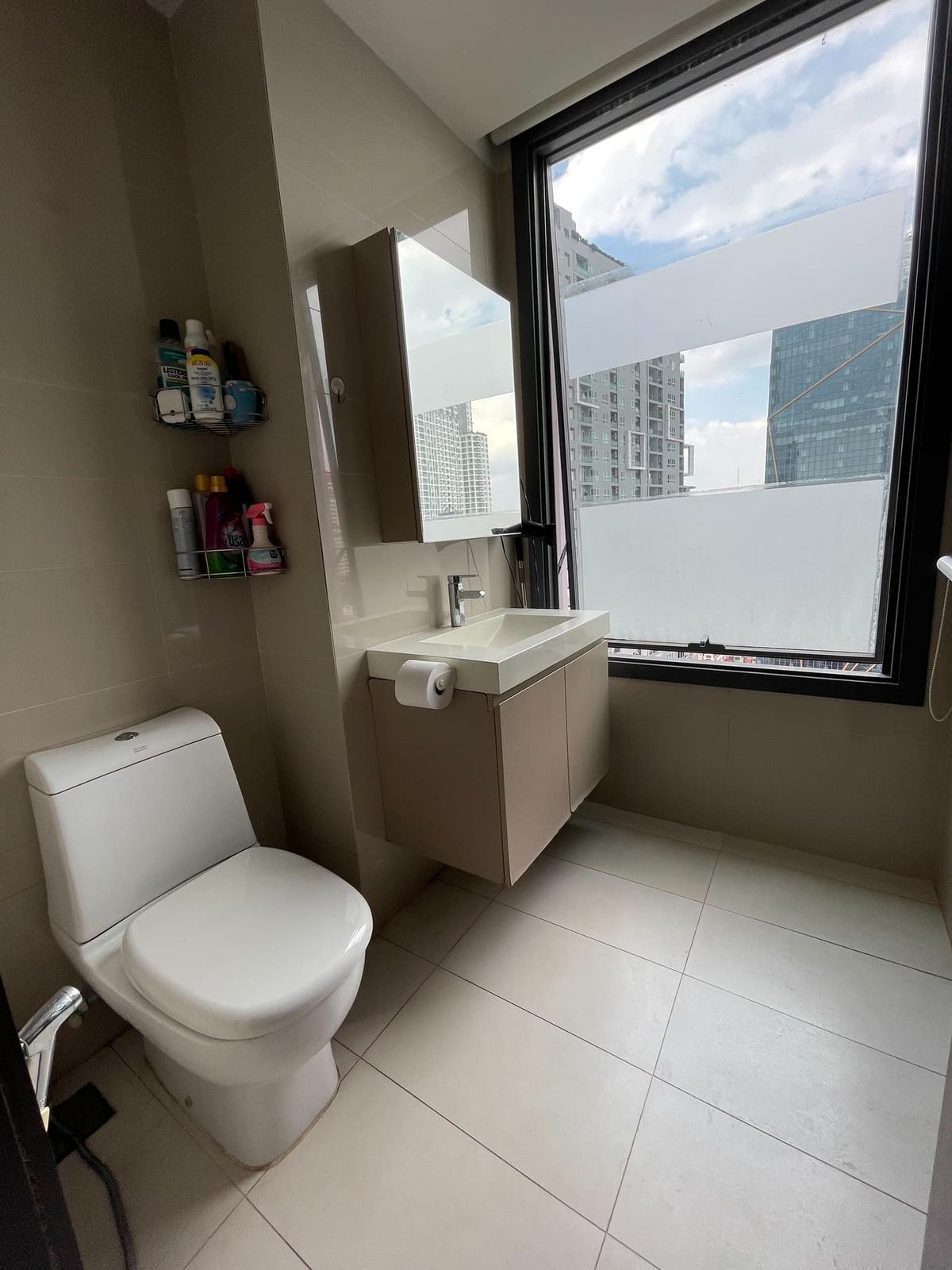 For SaleCondoRatchathewi,Phayathai : Pyne by Sansiri【𝐒𝐄𝐋𝐋 & 𝐑𝐄𝐍𝐓】🔥A classic, dark-toned room adds a touch of somberness and intrigue in a luxurious style.🔥  Contact Line ID: @hacondo