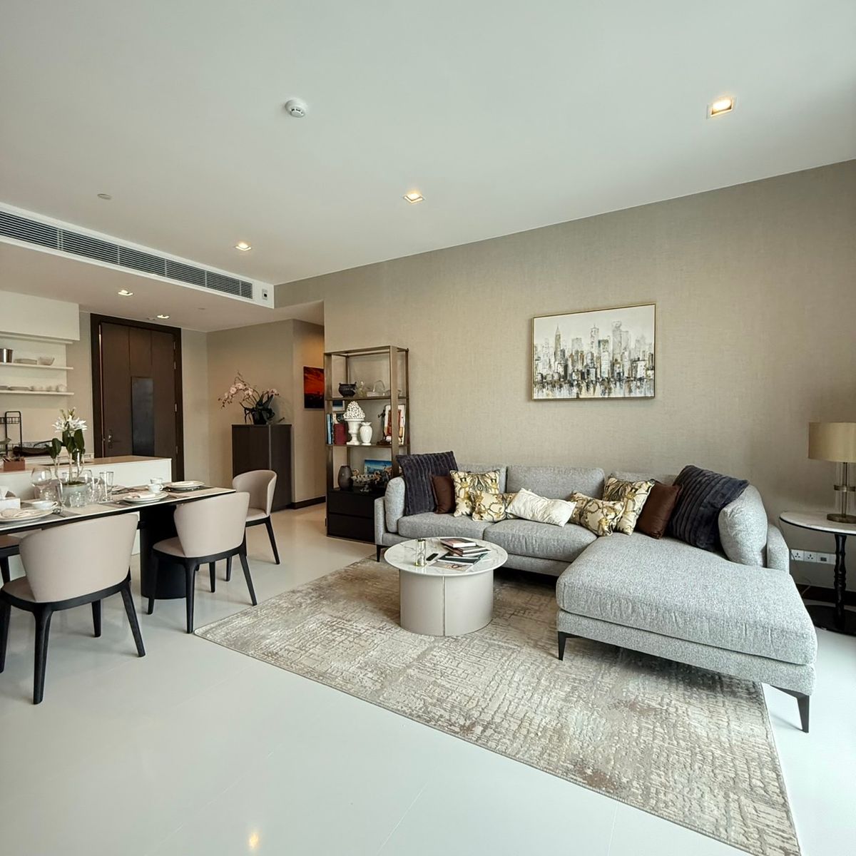 ให้เช่าคอนโดนานา : For Rent Q1 Sukhumvit 2 beds size 108 sq.m. F/F Ready to move in