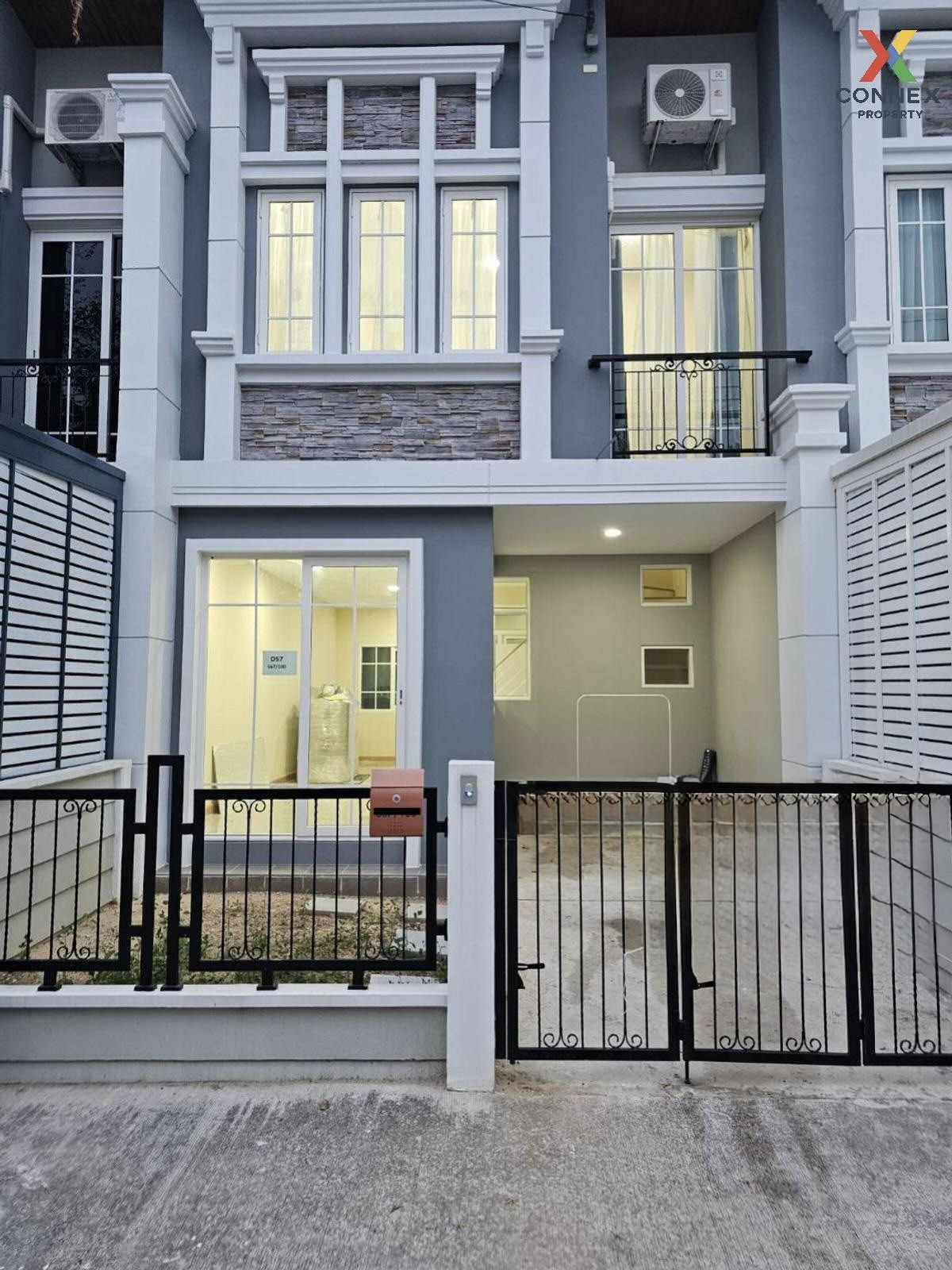 For SaleTownhomePinklao, Charansanitwong : For Sale Townhouse/Townhome  , Golden Town Siriraj-Ratchapruek , MRT-Bang Khun Non , Bang Khun Si , Bangkok Noi , Bangkok , CX-131389