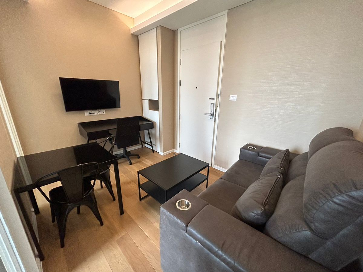 For RentCondoLadprao, Central Ladprao : For rent 🔥 The Saint Residences 🔥 near MRT Phahon Yothin, fully furnished and equipped with appliances.