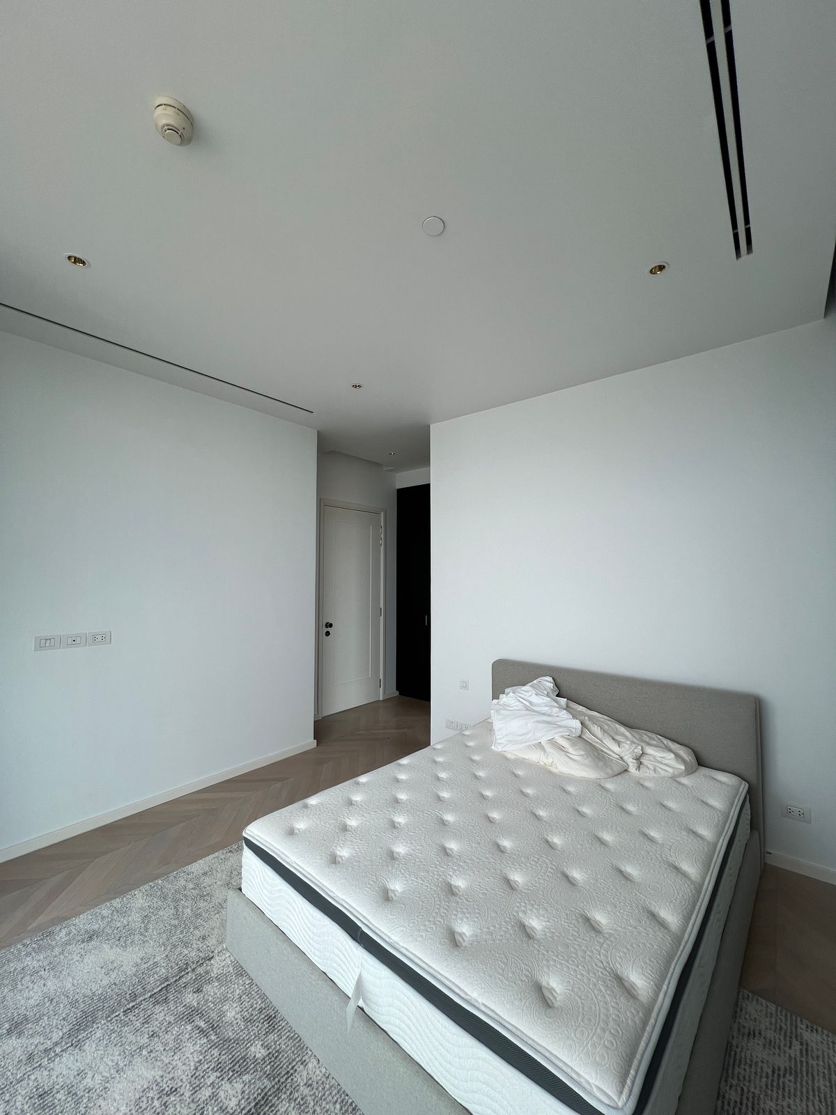 ให้เช่าคอนโดสาทร นราธิวาส : 137 ตร.ม. 2 ห้องนอน ที่ Four Seasons Private Residences กรุงเทพ ริมแม่น้ำเจ้าพระยา