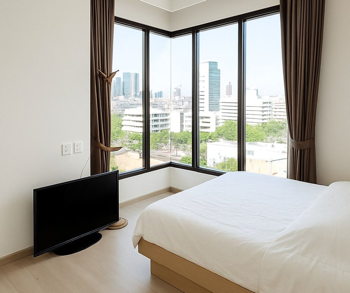 CondoSapankwai,Jatujak : Selling with a very good price of the rental room. Large size room, corner room, 2 bedrooms, large rooms, only 3 directions, more than 180 degrees.