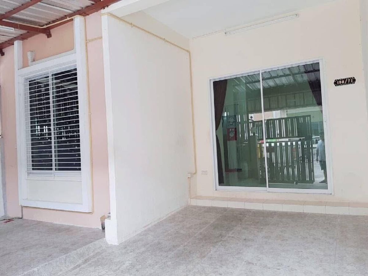 For SaleTownhomeSamut Prakan,Samrong : 082-6288997 Selling a half-floor townhouse