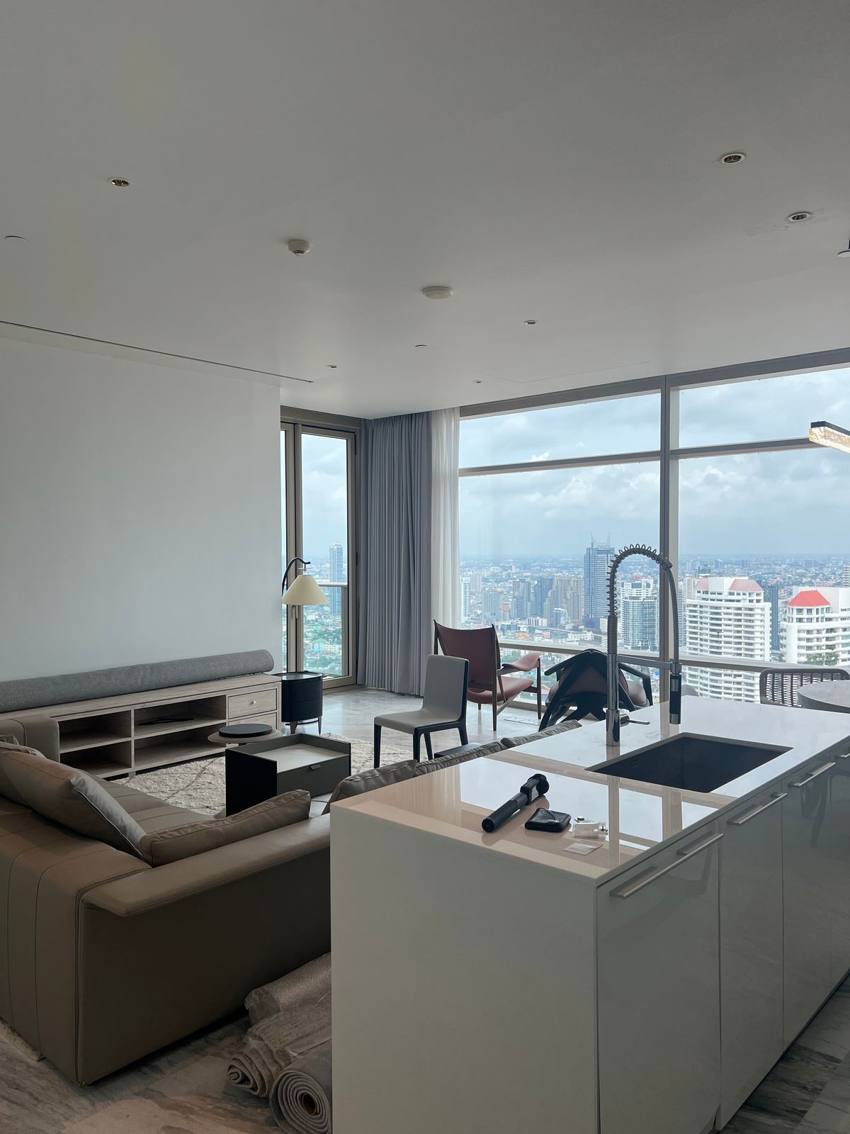 ให้เช่าคอนโดสาทร นราธิวาส : 137 ตร.ม. 2 ห้องนอน ที่ Four Seasons Private Residences กรุงเทพ ริมแม่น้ำเจ้าพระยา