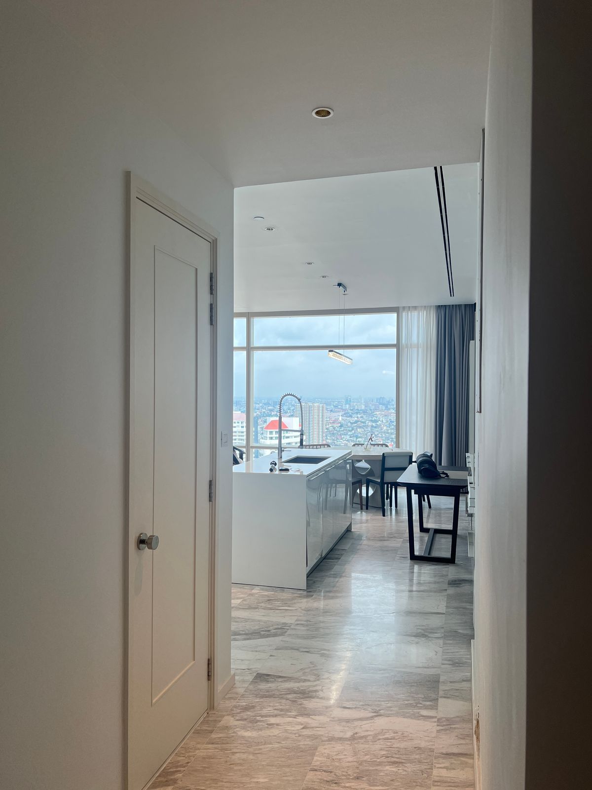 ให้เช่าคอนโดสาทร นราธิวาส : 137 ตร.ม. 2 ห้องนอน ที่ Four Seasons Private Residences กรุงเทพ ริมแม่น้ำเจ้าพระยา