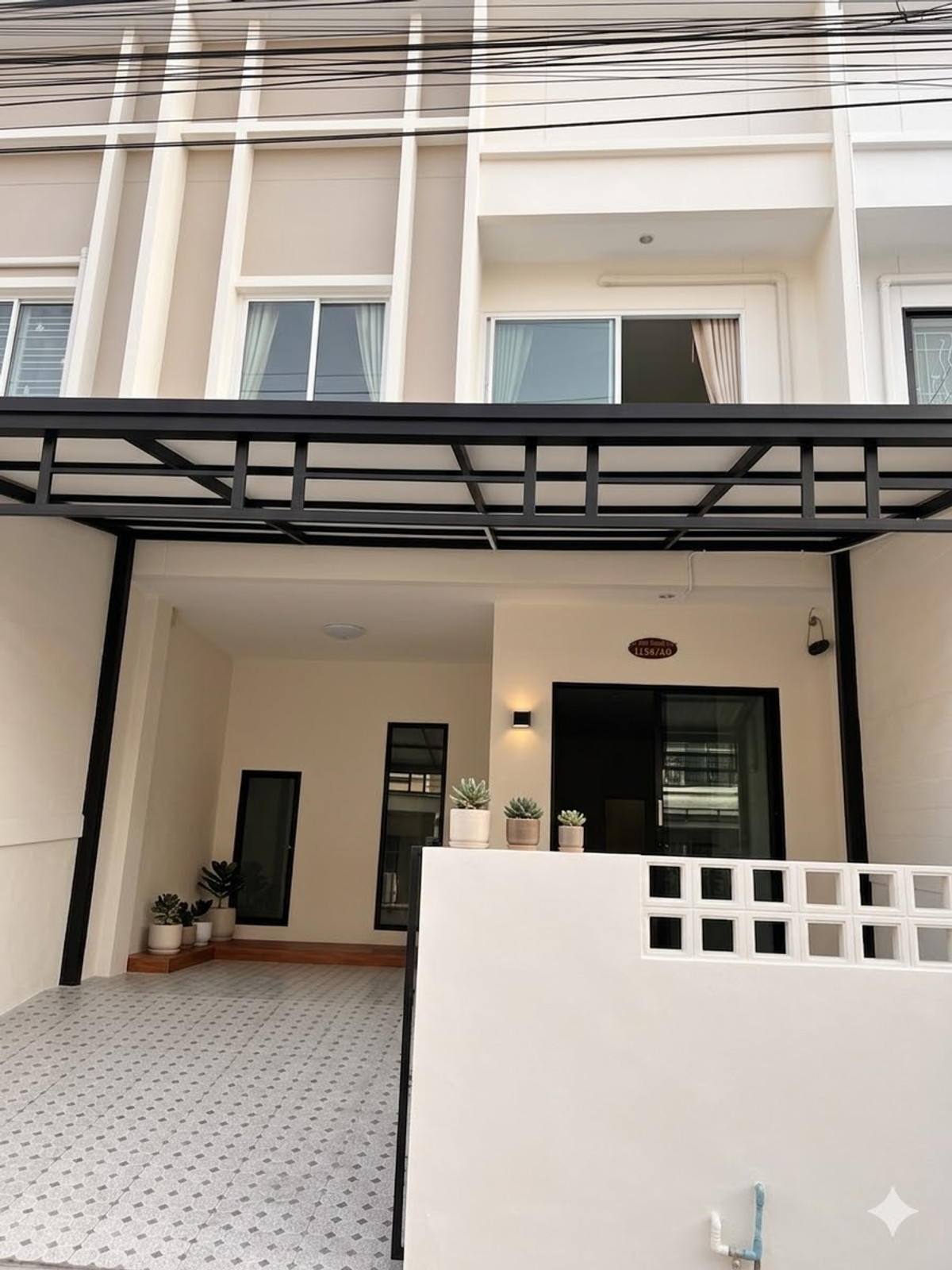 ขายทาวน์โฮมลาดกระบัง สุวรรณภูมิ : ขายทาวน์โฮม 2 ชั้น The Trop 2 ทับยาว เขตลาดกระบัง เนื้อที่ 20.3 ตรว. มี 3 ห้องนอน  2ห้องน้ำ  1ห้องครัว ทำเลดี รีโนเวท ราคา 2,590,000.-  สินเชื่อฟรี  สนใจติดต่อ 085-550-1599