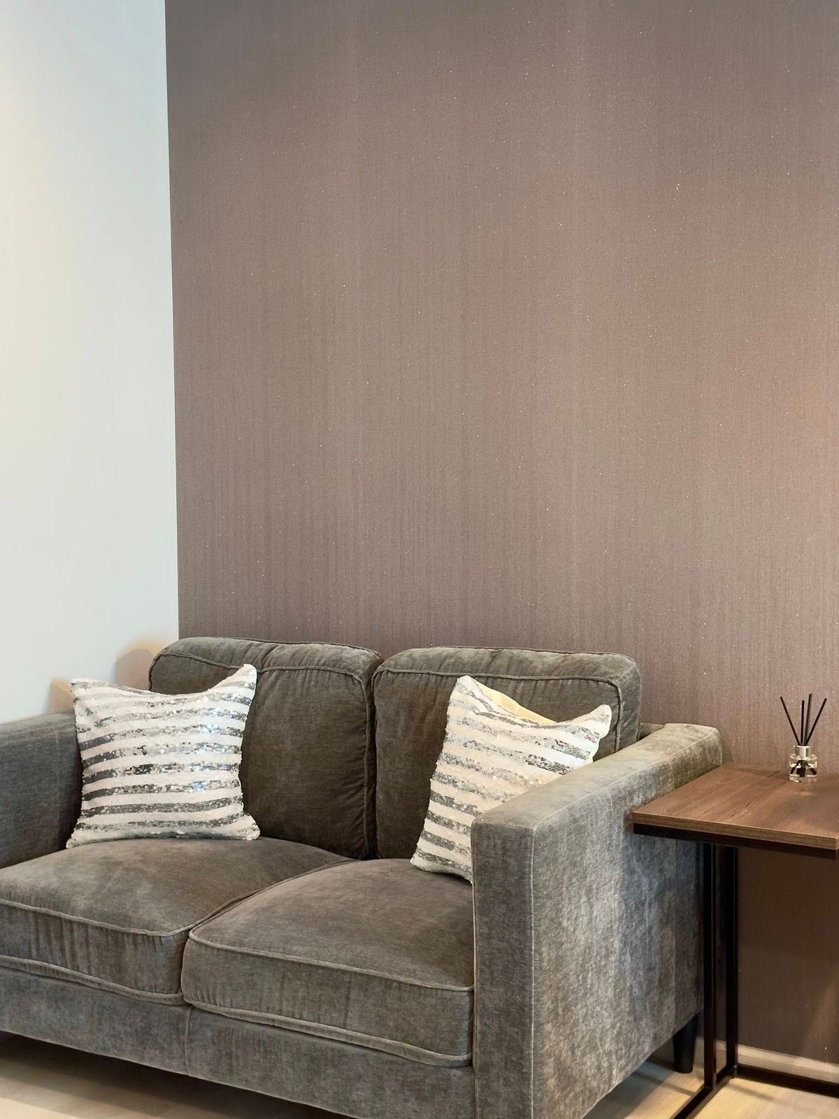 ให้เช่าคอนโดวิทยุ ชิดลม หลังสวน : Life One Wireless【𝐑𝐄𝐍𝐓】🔥ความหรูในโทนเทาควัน ผสมผสานเฟอร์นิเจอร์โมเดิร์นและการจัดสเปซที่ลงตัว🔥  ติดต่อไลน์ไอดี: @hacondo