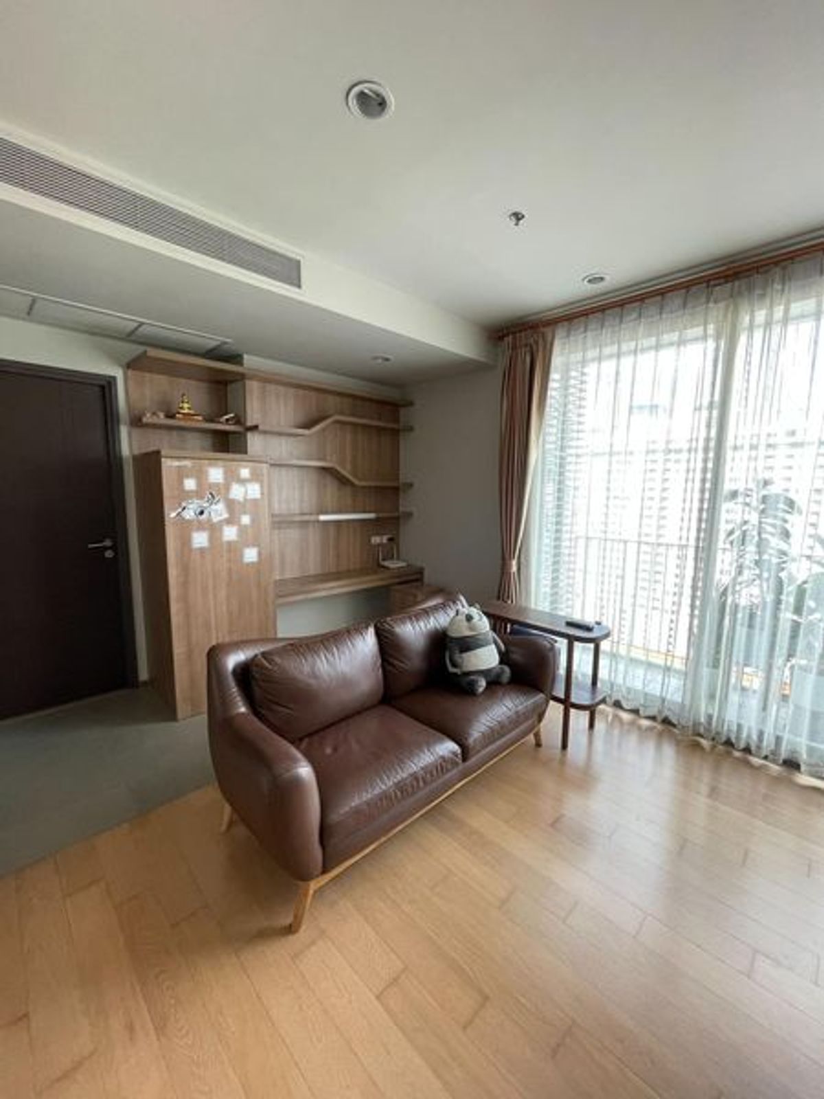 For SaleCondoRatchathewi,Phayathai : Pyne by Sansiri【𝐒𝐄𝐋𝐋 & 𝐑𝐄𝐍𝐓】🔥A classic, dark-toned room adds a touch of somberness and intrigue in a luxurious style.🔥  Contact Line ID: @hacondo