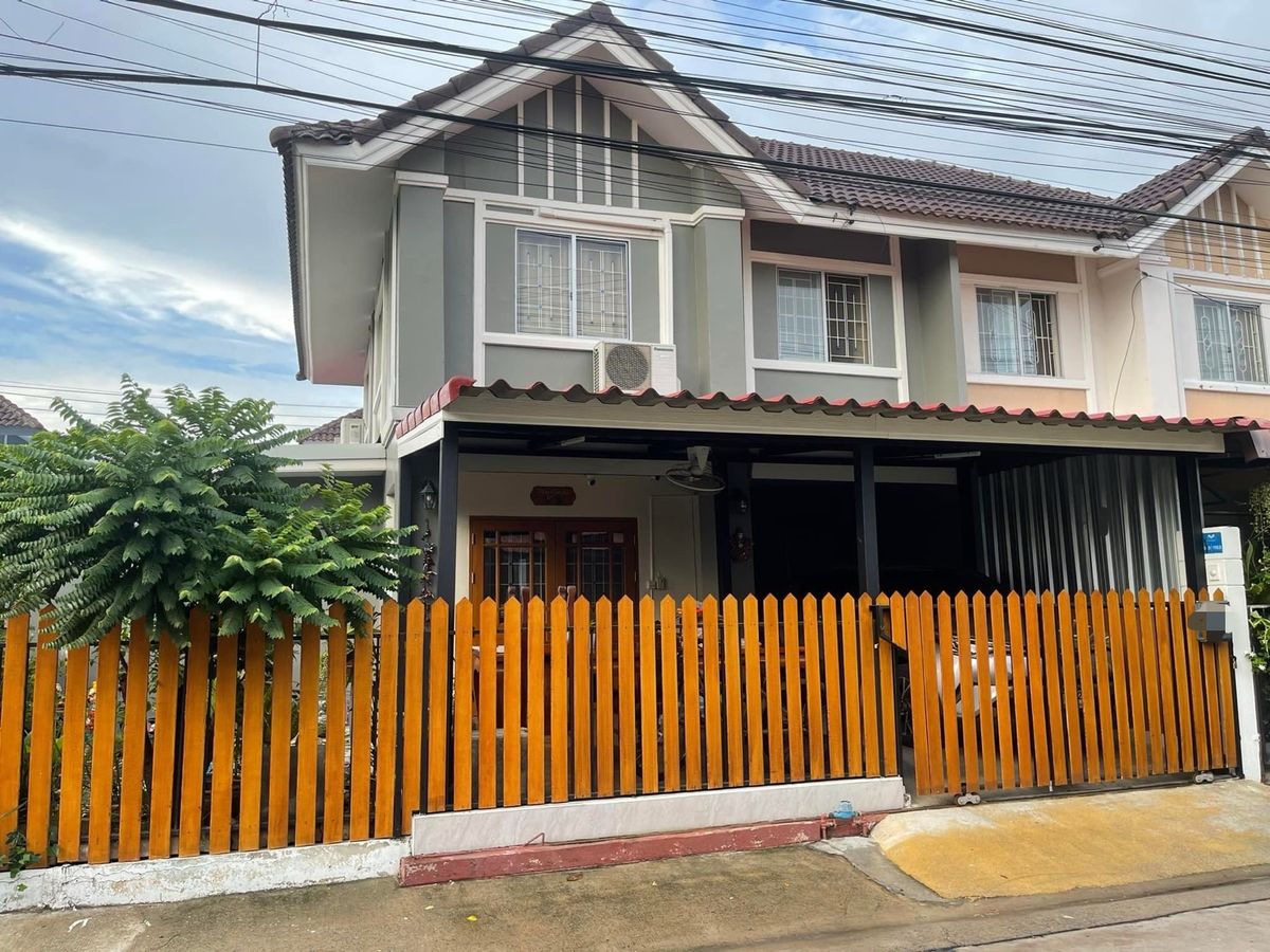 For SaleSamut Prakan,Samrong : Twin House for Sale – Fully Renovated Pruksa 28/1, Phraeksa, Samut Prakan