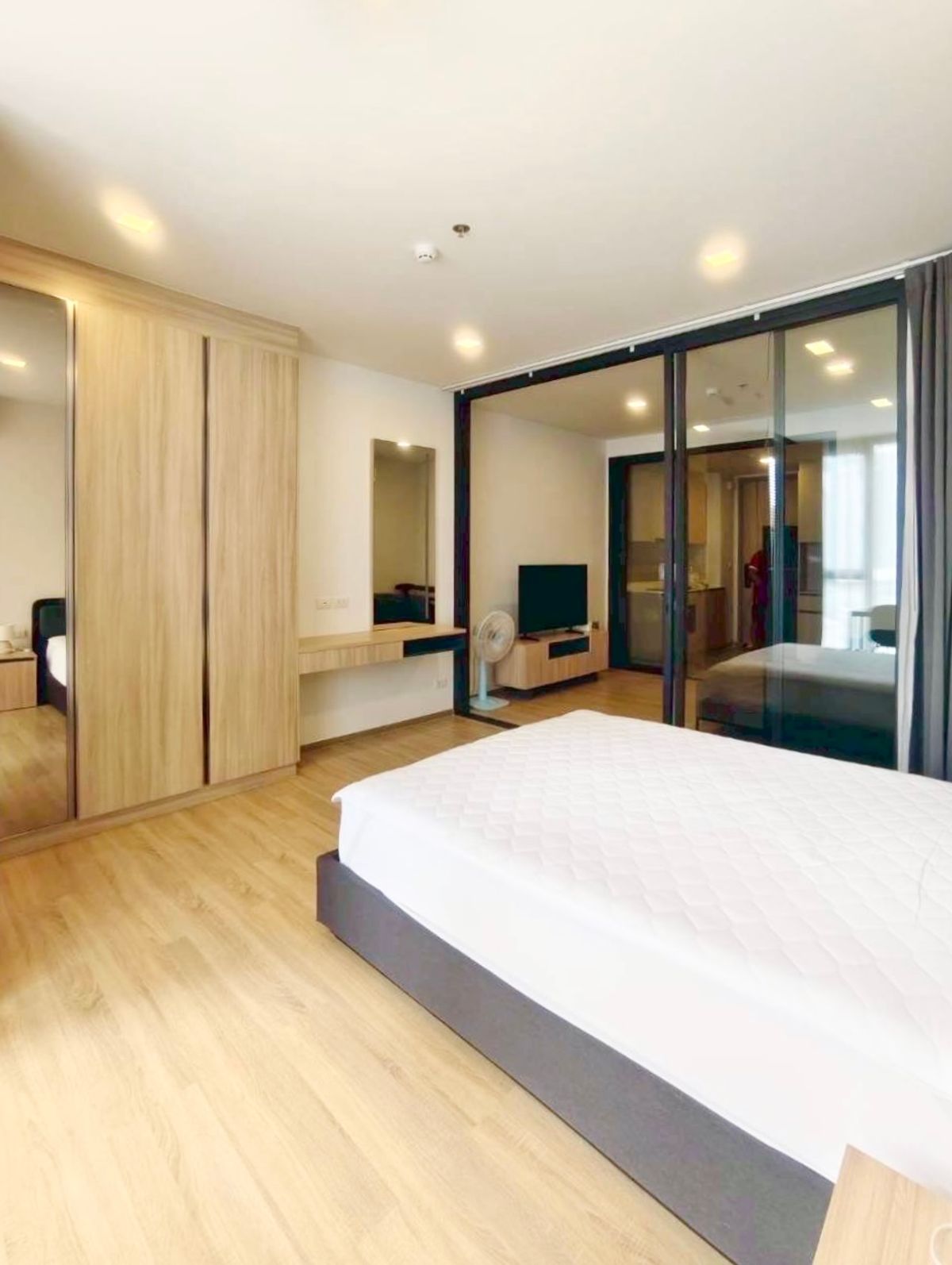 For RentCondoRatchathewi,Phayathai : [Rent] XT Phayathai-42 sqm. 1 bedroom, 1st water, with 092-545-6151 (Tim)