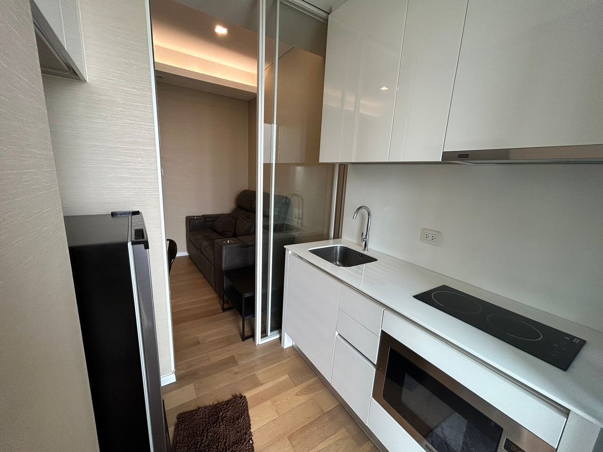 For RentCondoLadprao, Central Ladprao : For rent 🔥 The Saint Residences 🔥 near MRT Phahon Yothin, fully furnished and equipped with appliances.