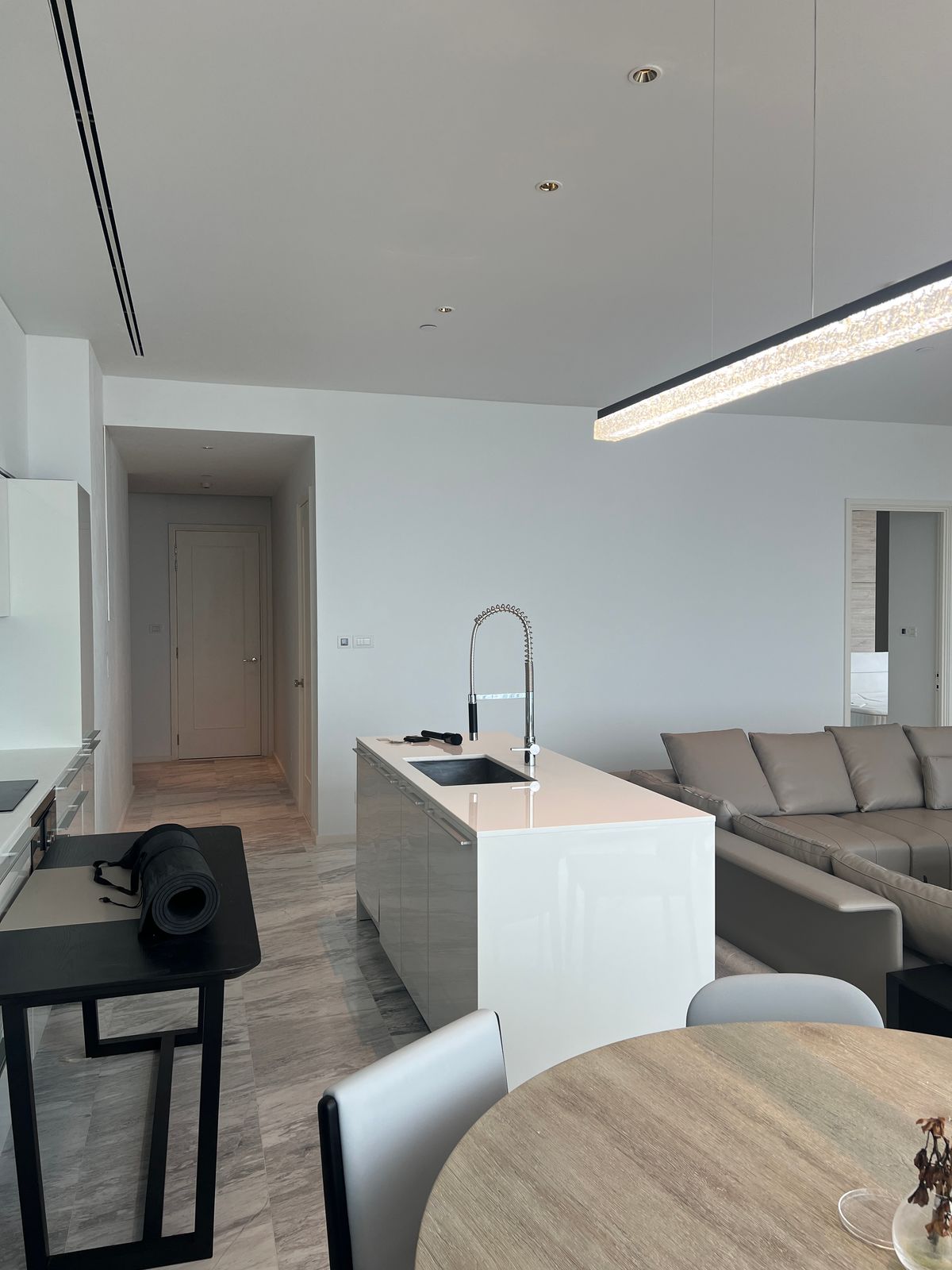 ให้เช่าคอนโดสาทร นราธิวาส : 137 ตร.ม. 2 ห้องนอน ที่ Four Seasons Private Residences กรุงเทพ ริมแม่น้ำเจ้าพระยา