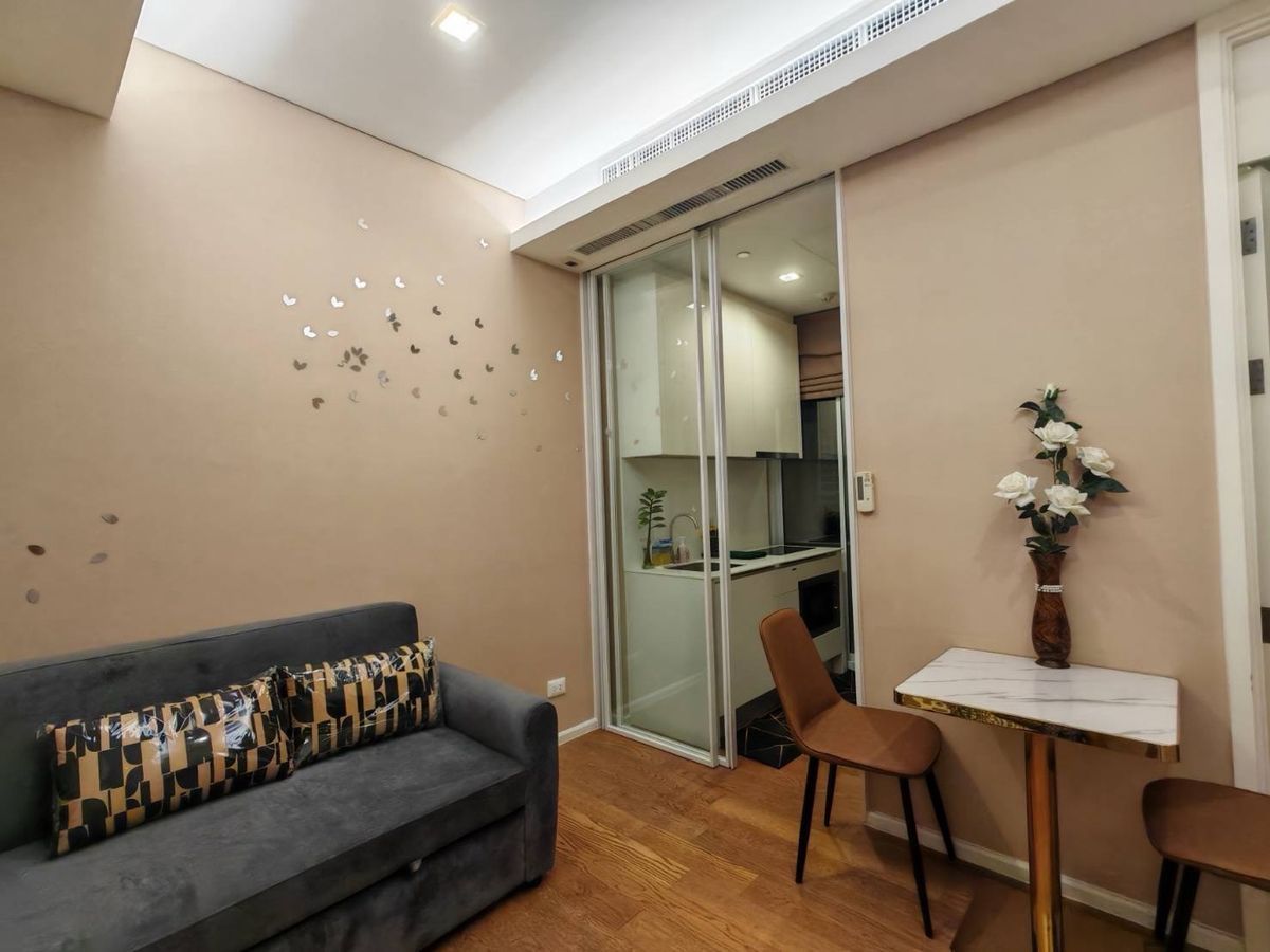 For RentCondoLadprao, Central Ladprao : For rent 🔥 The Saint Residences 🔥 near MRT Phahon Yothin, fully furnished and equipped with appliances.