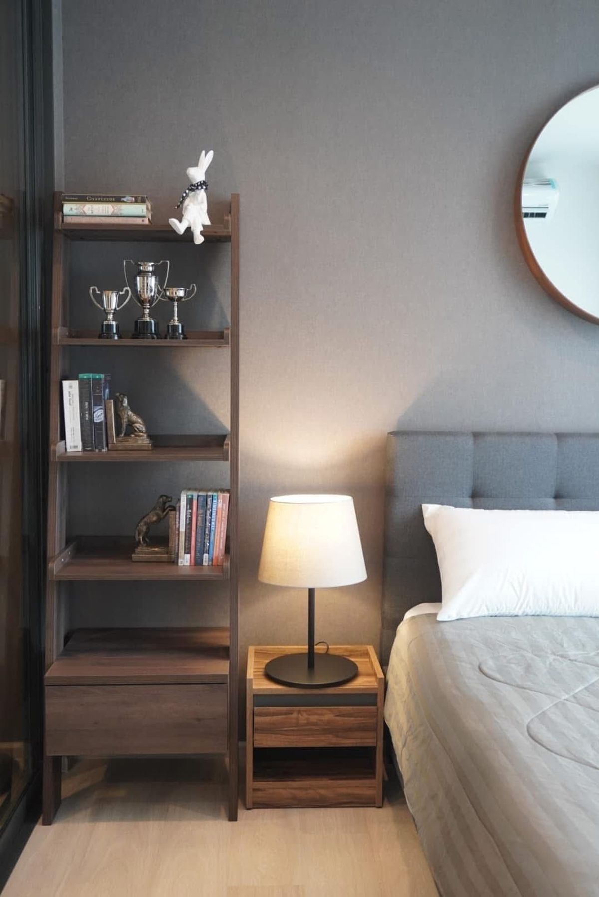 ให้เช่าคอนโดวิทยุ ชิดลม หลังสวน : Life One Wireless【𝐑𝐄𝐍𝐓】🔥ความหรูในโทนเทาควัน ผสมผสานเฟอร์นิเจอร์โมเดิร์นและการจัดสเปซที่ลงตัว🔥  ติดต่อไลน์ไอดี: @hacondo