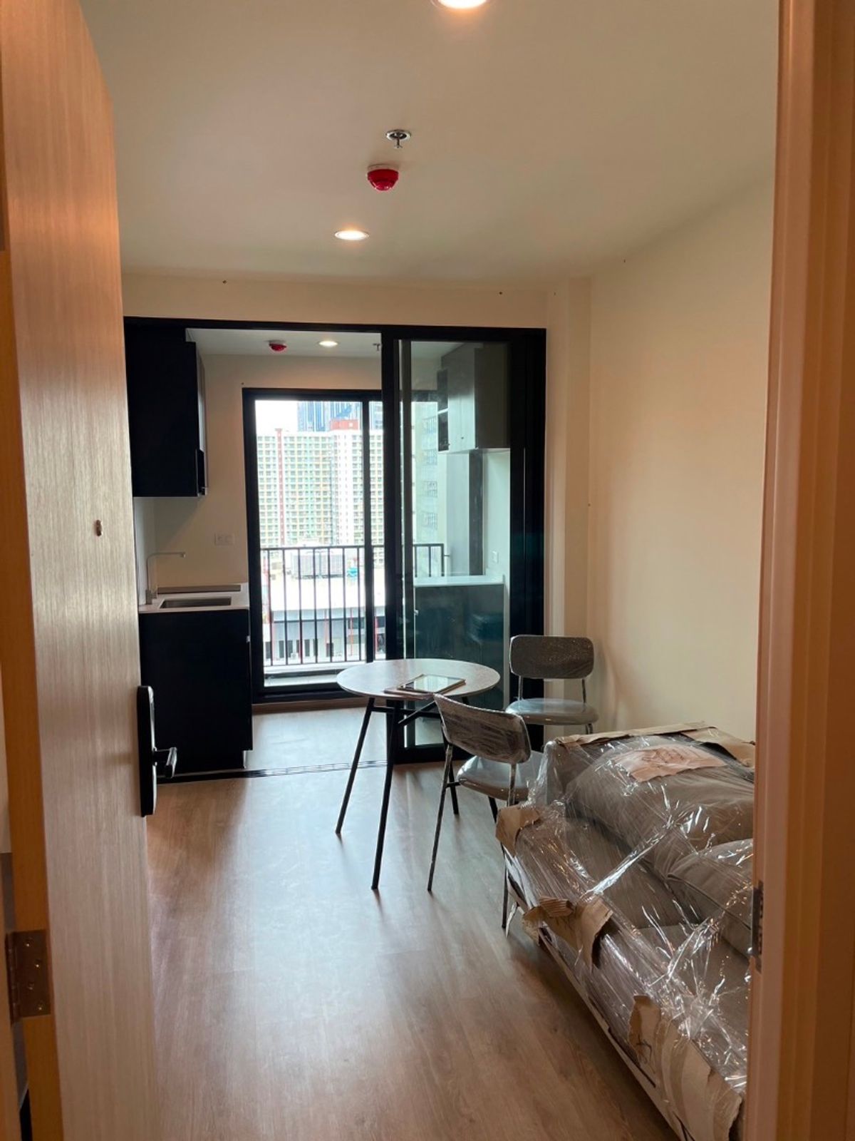 For SaleCondoRama9, Petchburi, RCA : Hot Deal ‼️ NUE District R9 East-facing, high floor with unblock view, Fully Furnished Good price 4.44 MB! Near MRT Rama 9, perfect for living or renting out with high yield.