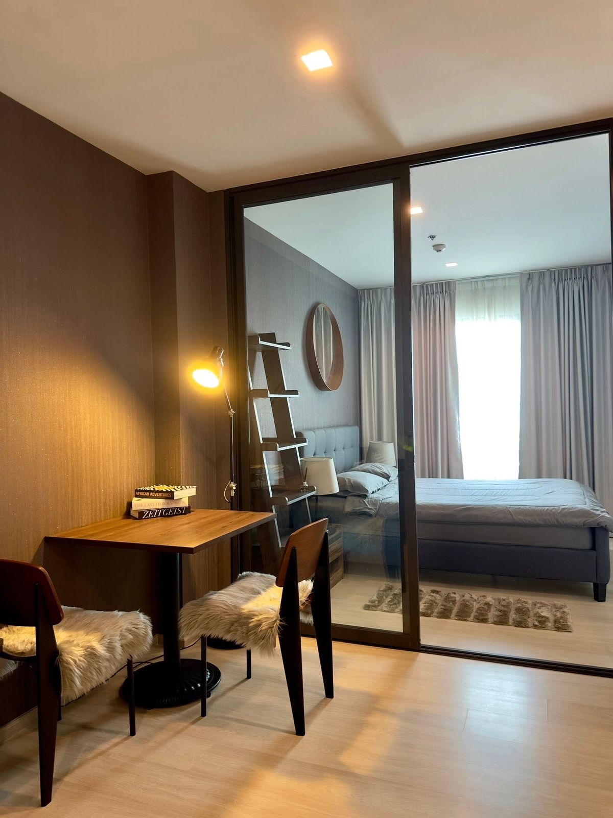 ให้เช่าคอนโดวิทยุ ชิดลม หลังสวน : Life One Wireless【𝐑𝐄𝐍𝐓】🔥ความหรูในโทนเทาควัน ผสมผสานเฟอร์นิเจอร์โมเดิร์นและการจัดสเปซที่ลงตัว🔥  ติดต่อไลน์ไอดี: @hacondo