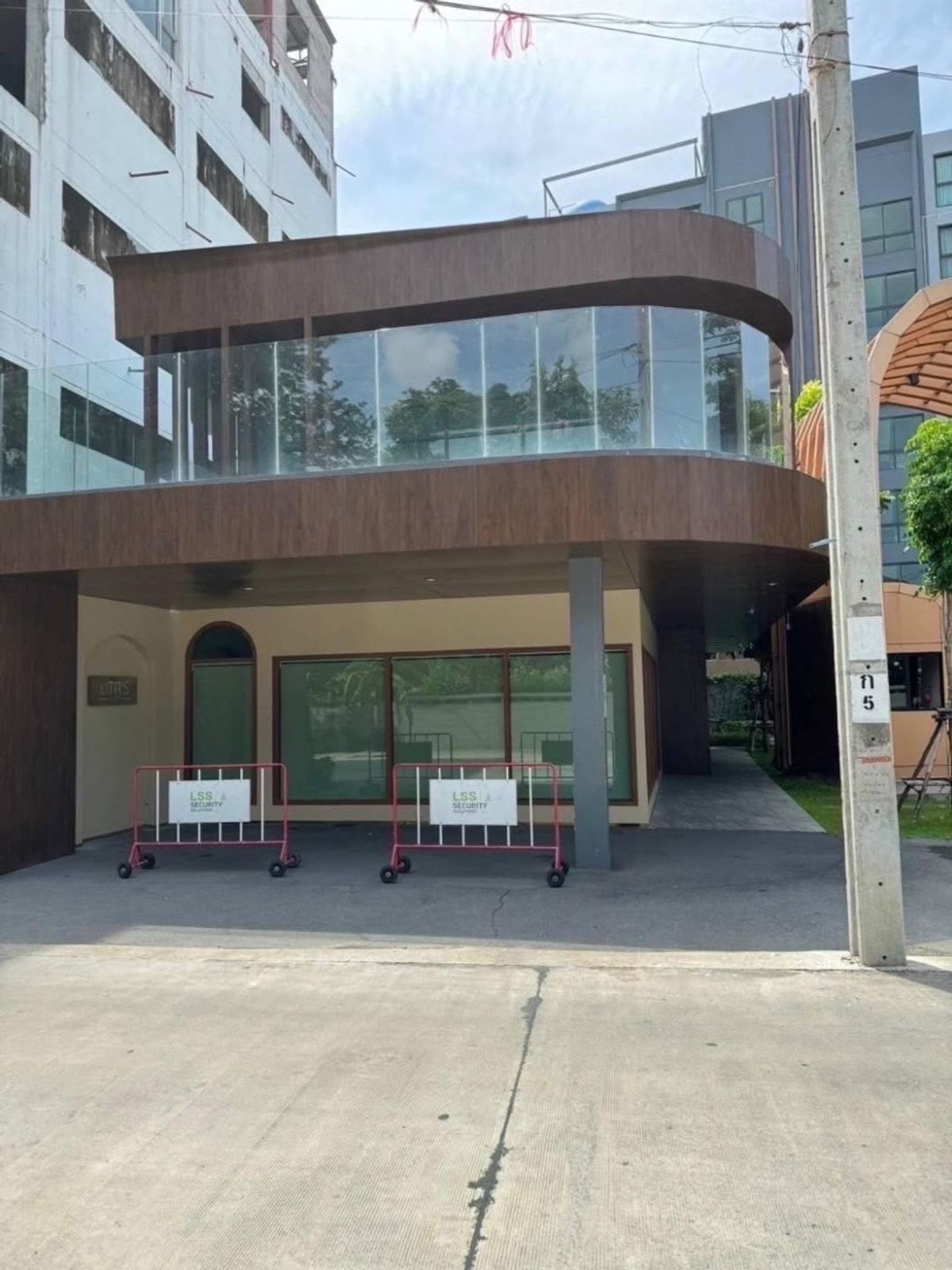 For SaleCondoOnnut, Udomsuk : 🔥 Hot Deal 🔥 Shop at Condominium The Excel Sukhumvit 71 2-Storey | 227 sq.m. | For Sale with Tenant | Yield 6.35%*