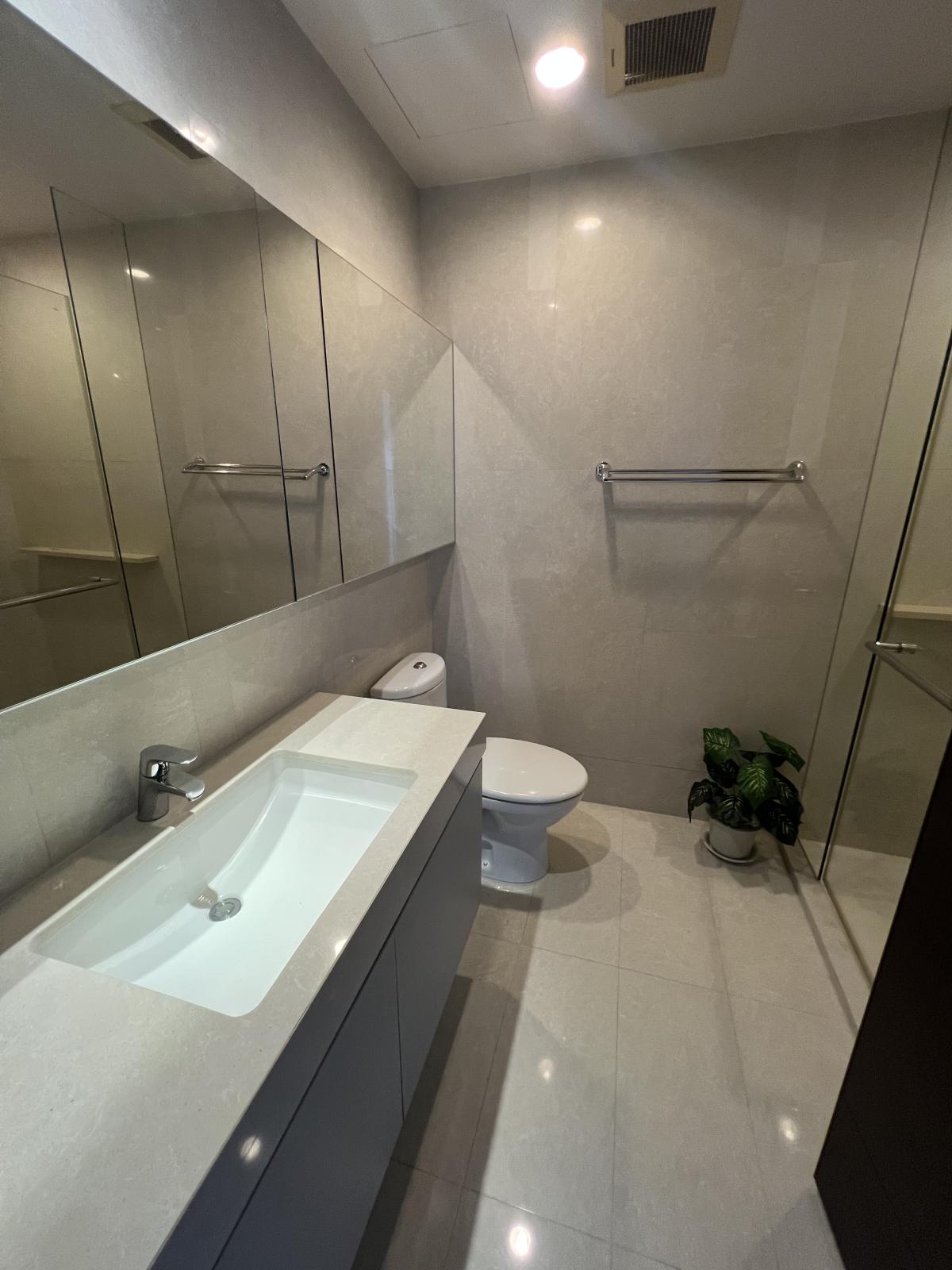 ให้เช่าคอนโดสุขุมวิท อโศก ทองหล่อ : 03/04/2026, คอนโดหรู 2 ห้องนอน ใจกลางทองหล่อ ให้เช่า 55,000 บ./เดือน 
ใกล้ BTS Thong Lo พร้อมสิ่งอำนวยความสะดวกครบครัน! 0642748883