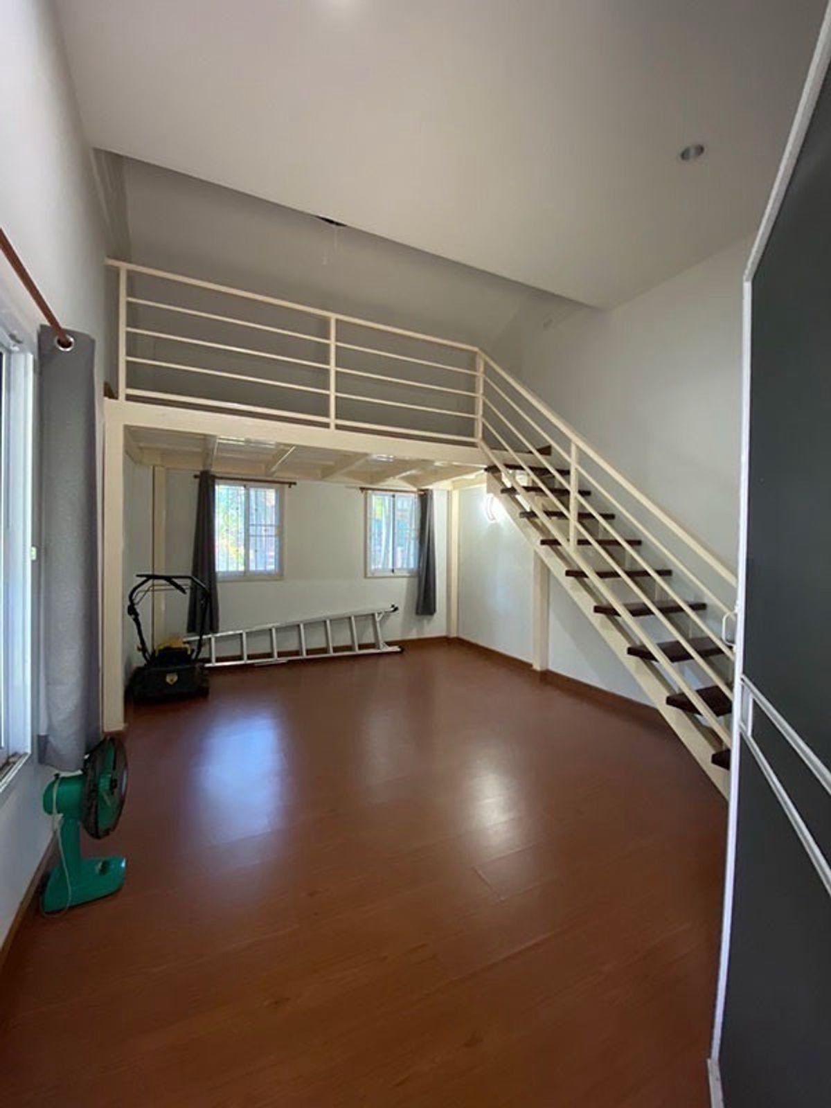 ขายบ้านปากช่อง เขาใหญ่ : 📢👇 บ้าน 2 หลัง ที่กว้างใหญ่ ไม้ร่มรื่น ไว้พักกาย พักใจ พักปอด ไม่ไกลกรุงเทพ แค่กลางดง ปากช่อง ใกล้แหล่งชุมชน และ แหล่งท่องเที่ยว