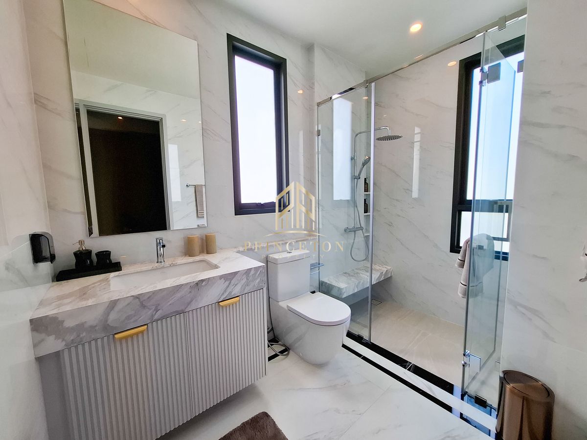 ขายบ้านบางนา แบริ่ง ลาซาล : สัมผัสความหรูหราที่ไม่เหมือนใครกับคฤหาสน์หรู 3 ชั้น CINQ ROYAL The Eighteen Bangna KM.7  📞092-4252445