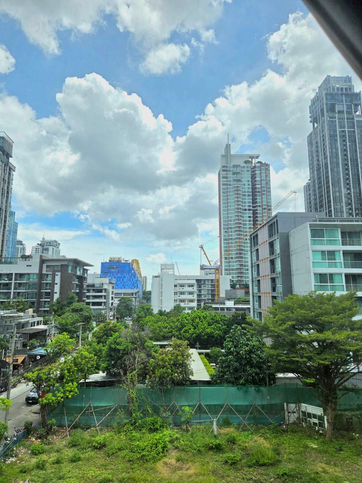 ขายคอนโดสุขุมวิท อโศก ทองหล่อ : คอนโด Socio Reference 61  เดินทางสะดวก ใกล้รถไฟฟ้าบีทีเอส มีรถรับส่ง ห้องสวย เฟอร์นิเจอร์ครบ พร้อมขาย!!