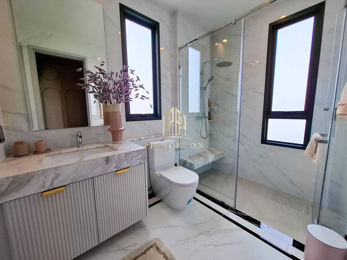 ขายบ้านบางนา แบริ่ง ลาซาล : สัมผัสความหรูหราที่ไม่เหมือนใครกับคฤหาสน์หรู 3 ชั้น CINQ ROYAL The Eighteen Bangna KM.7  📞092-4252445