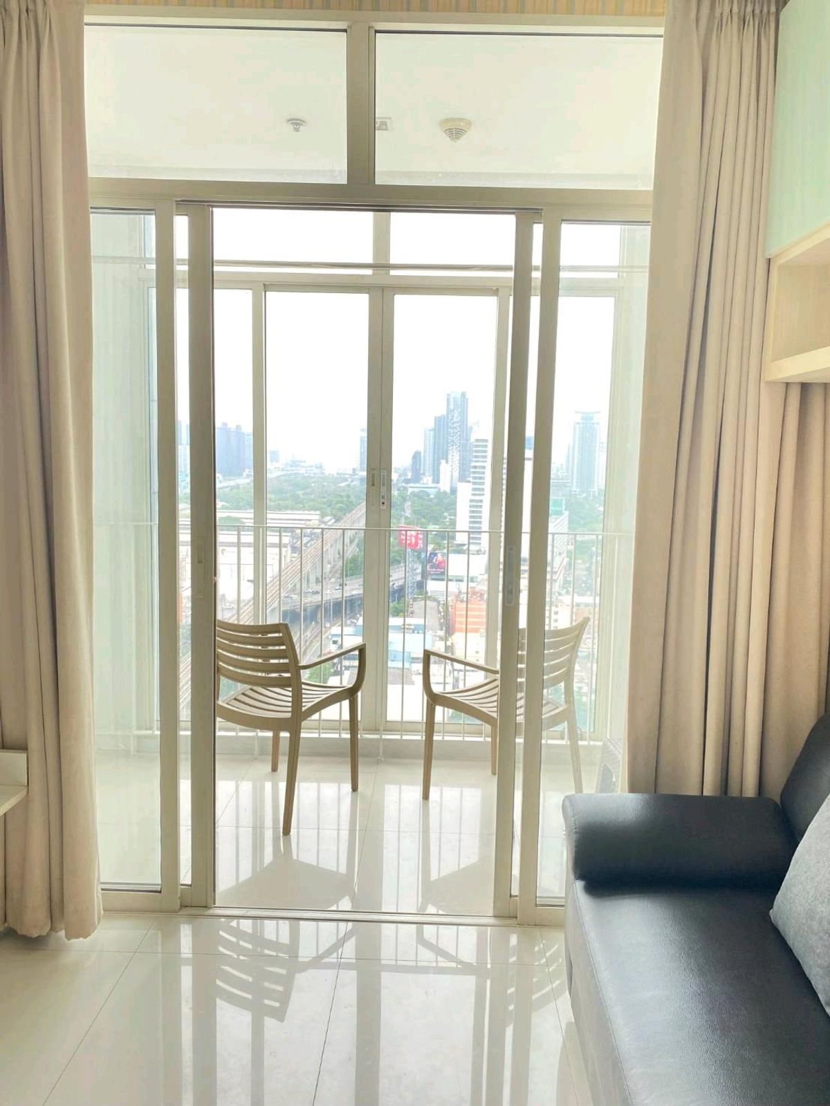For SaleCondoRatchathewi,Phayathai : Selling condo attached to the Aprichapraft Lierings near Pratunam IDO, 2 bedrooms, 1 bathroom, 48.83 sqm. Only 5 million baht. ID Line: 0639624946