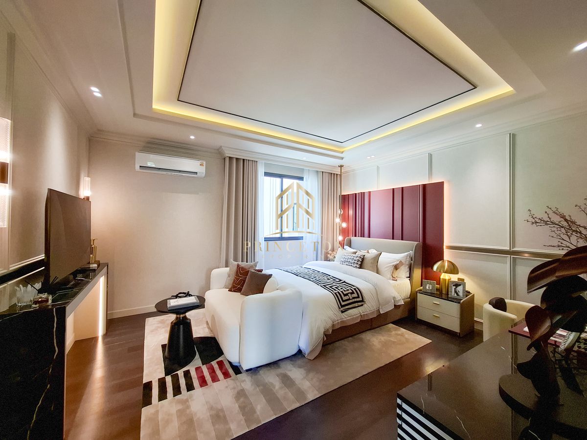 ขายบ้านบางนา แบริ่ง ลาซาล : สัมผัสความหรูหราที่ไม่เหมือนใครกับคฤหาสน์หรู 3 ชั้น CINQ ROYAL The Eighteen Bangna KM.7  📞092-4252445