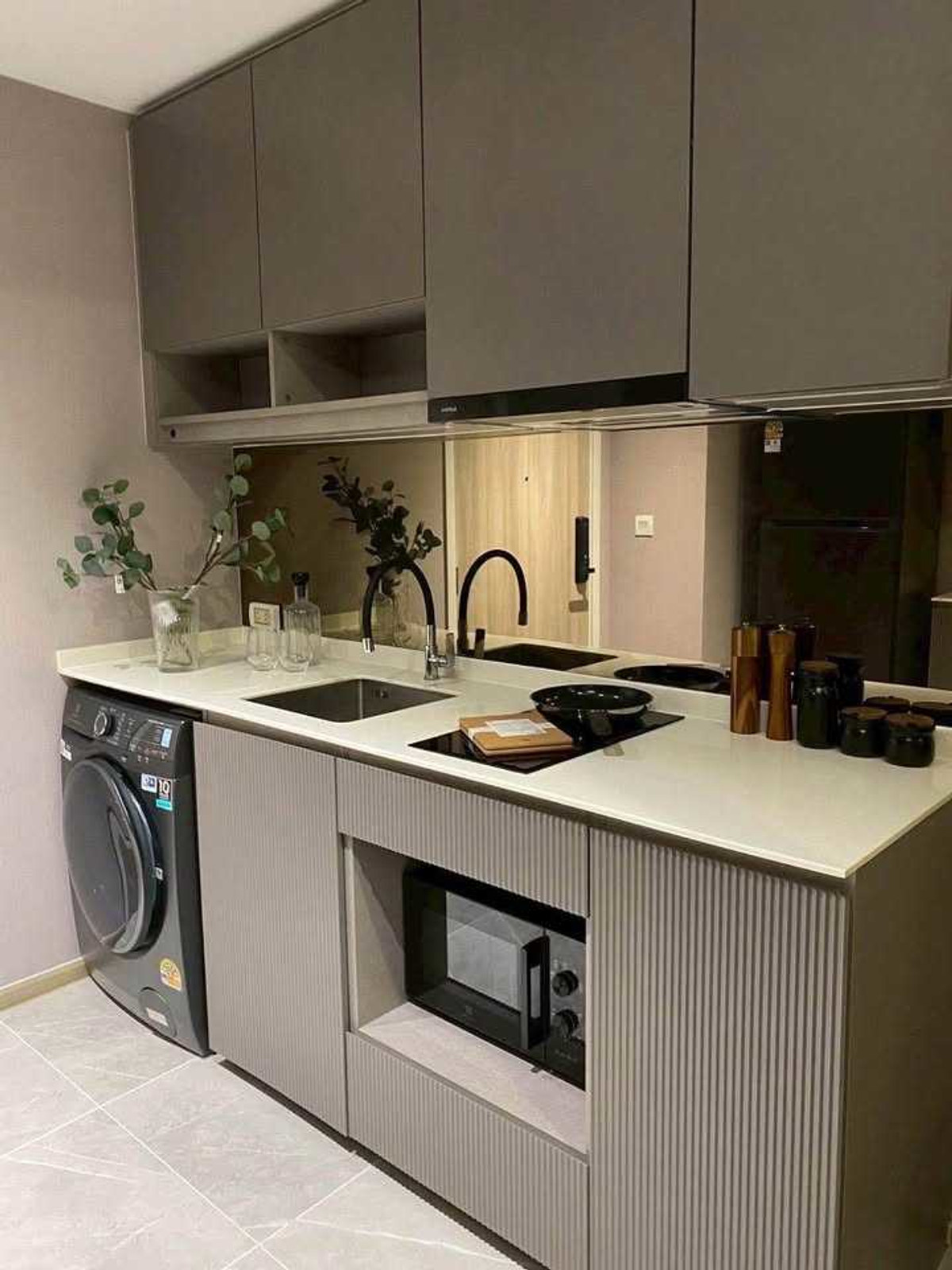 For RentCondoSukhumvit, Asoke, Thonglor : ✨ GT15892 | Condo Chapter Thonglor 25, convenient travel, has a shuttle, beautiful room, fully furnished. Ready to move in immediately!!