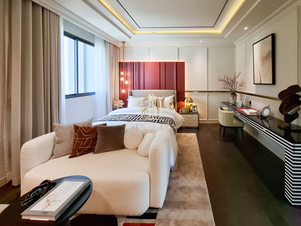 ขายบ้านบางนา แบริ่ง ลาซาล : สัมผัสความหรูหราที่ไม่เหมือนใครกับคฤหาสน์หรู 3 ชั้น CINQ ROYAL The Eighteen Bangna KM.7  📞092-4252445